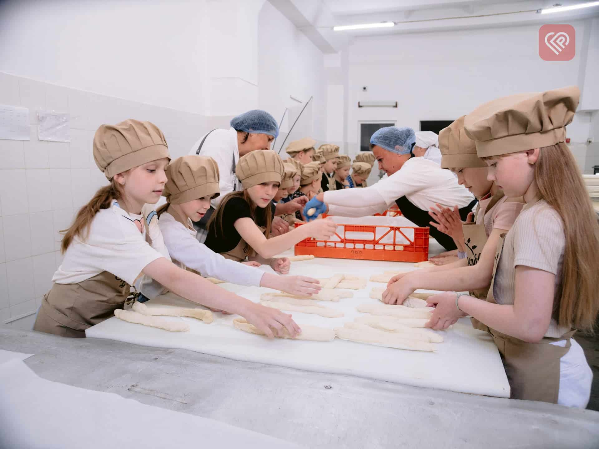 Для дітей провели екскурсію та майстер-клас на переяславському хлібозаводі (відео)
