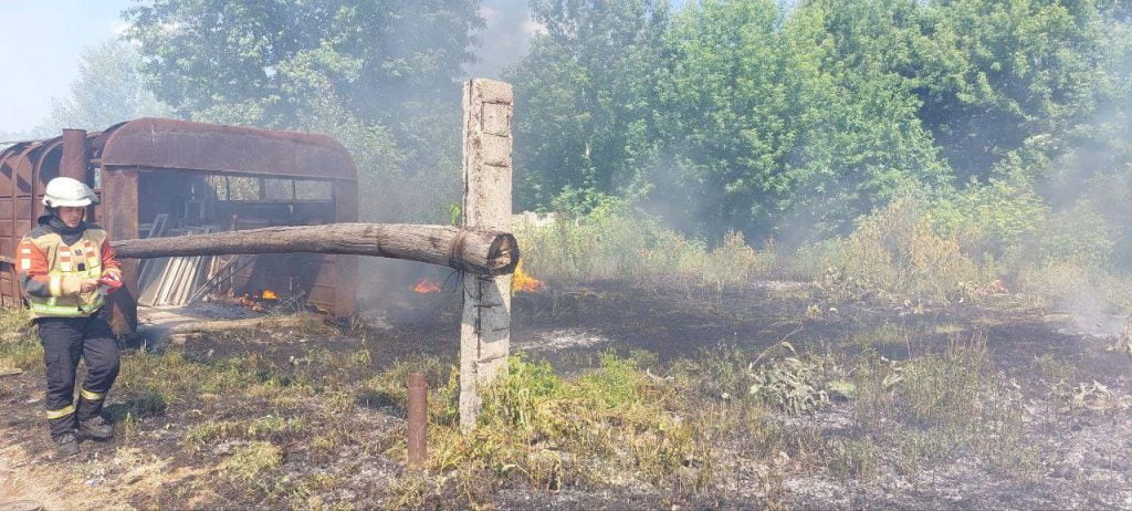 У Переяславі сталося декілька пожеж: горів автомобіль та трав'яний настил