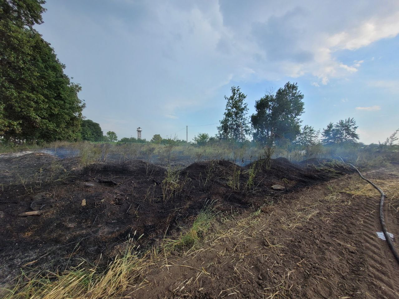 Відразу дві пожежі стались учора на території Циблівської ОТГ впродовж доби. 