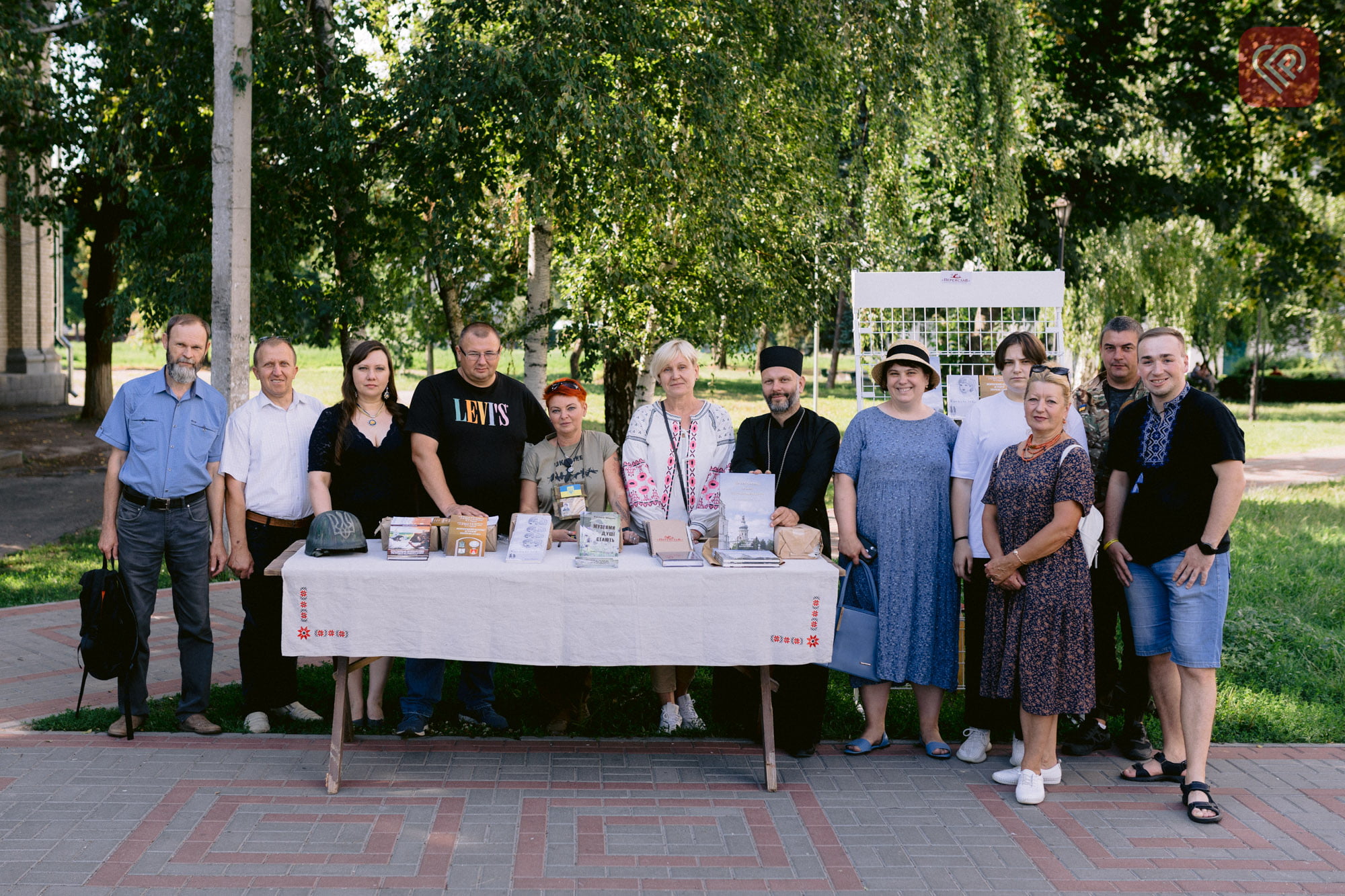 У суботу волонтери, митці, історики та музейники міста об’єдналися в серці Переяслава для допомоги Збройним Силам України – як це було