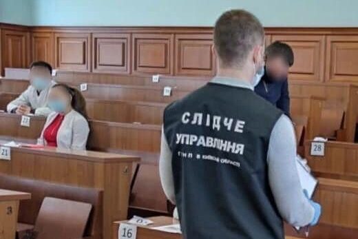 На Київщині викрили злочинну групу, яка підроблювала державні документи