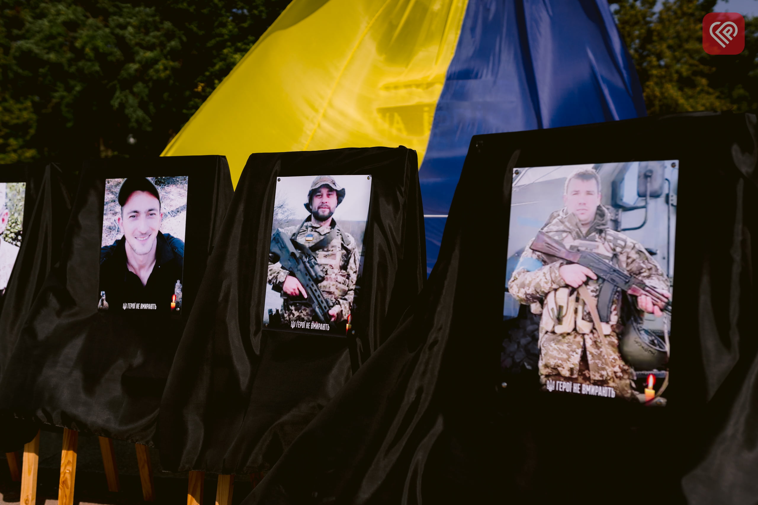 «Наші Люди»: у середмісті Переяслава можна подякувати за свободу і незалежність полеглим захисникам біля інсталяції у їх пам’ять