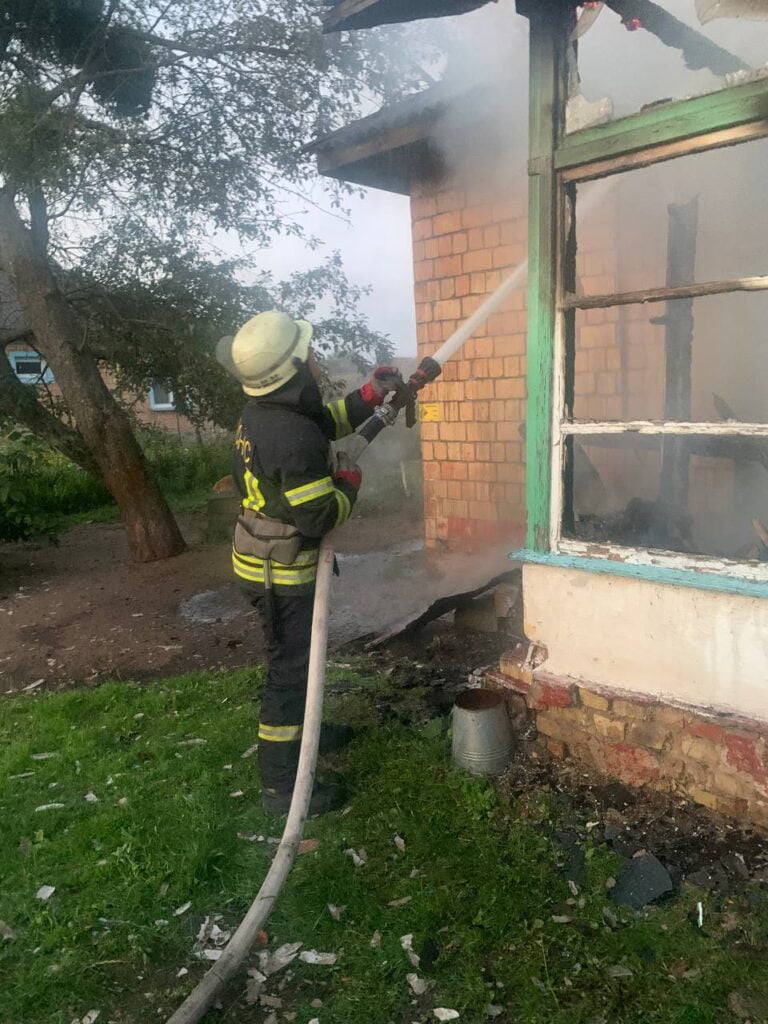 У Циблях горів приватний будинок: фото з місця подій