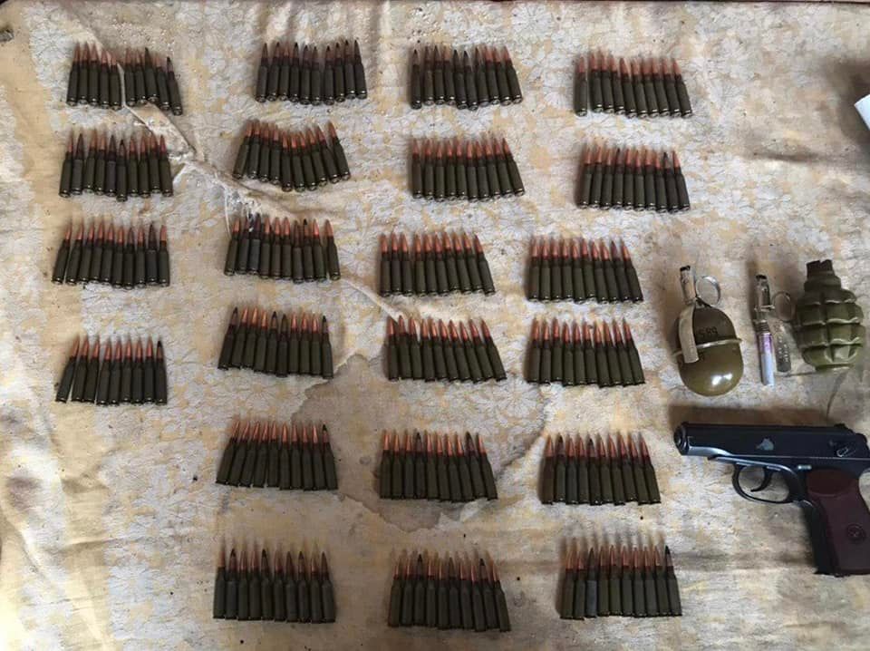 Поліція Київщини в Ковалині затримала торговця боєприпасами: вилучено зброю, набої та гранати