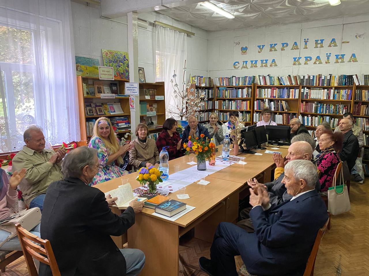 Переяславський поет Олег Коломієць відзначив 72-річчя творчим бенефісом у публічній бібліотеці міста (фото)