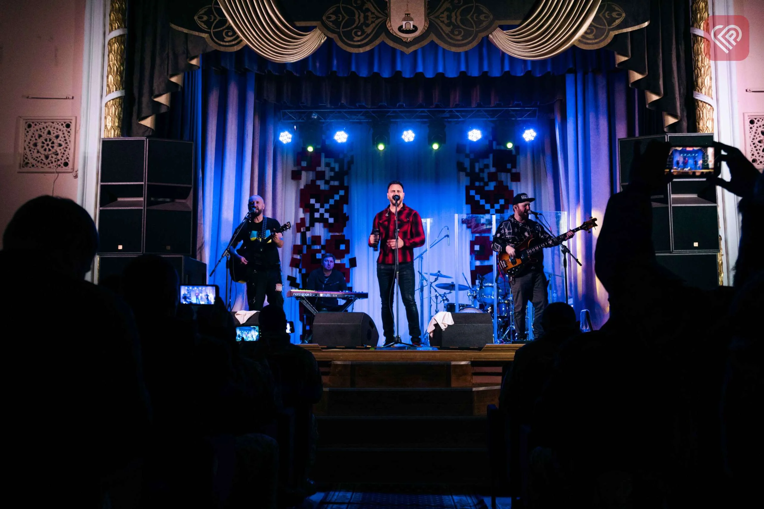 Гурт СКАЙ та SANNA у Переяславі дали концерт для військовослужбовців та рятувальників: фоторепортаж ProSlav