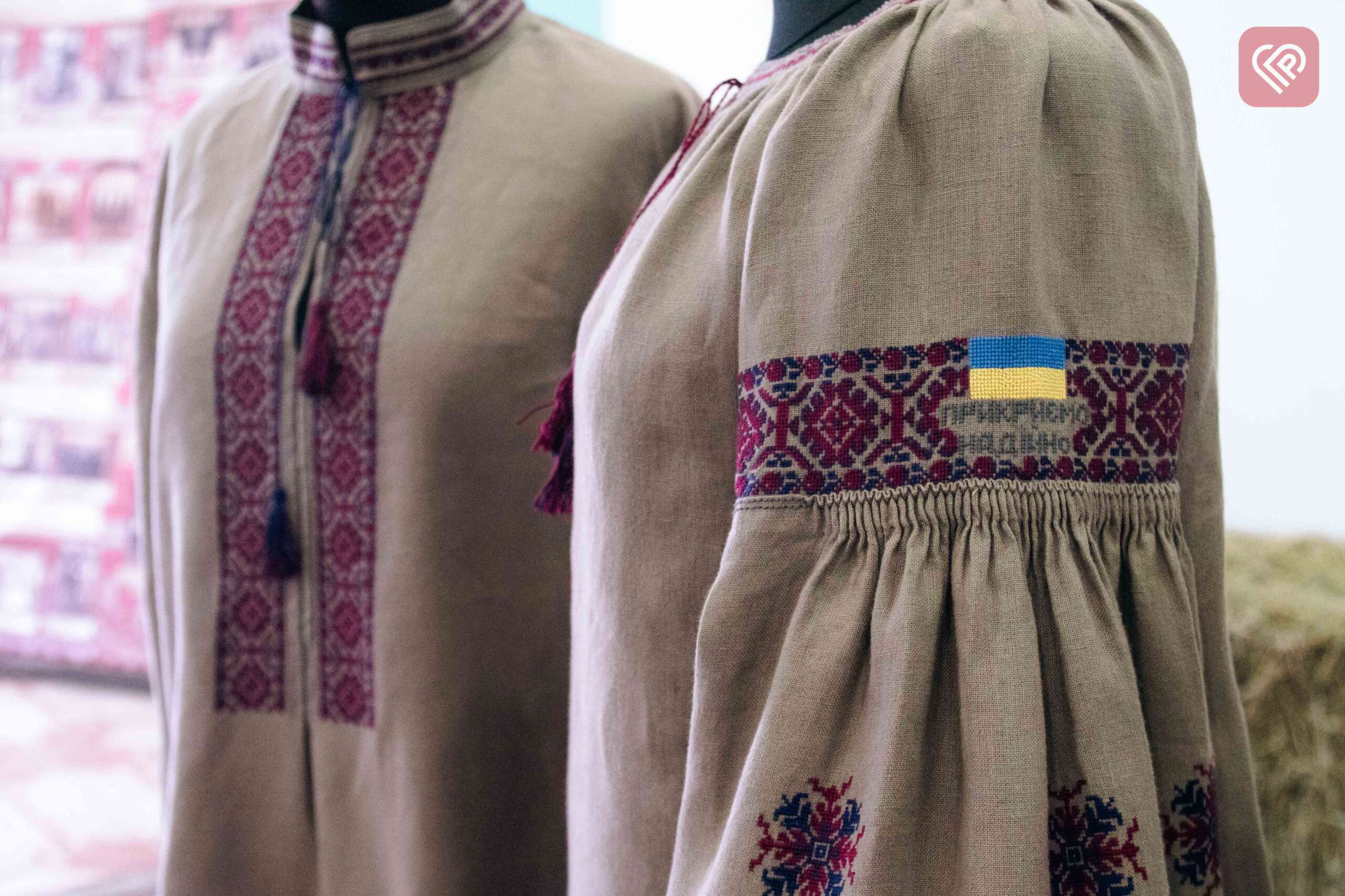 Переяславські майстрині долучились до проекту «Сорочка для захисника» та передали пару вишитих сорочок на передову