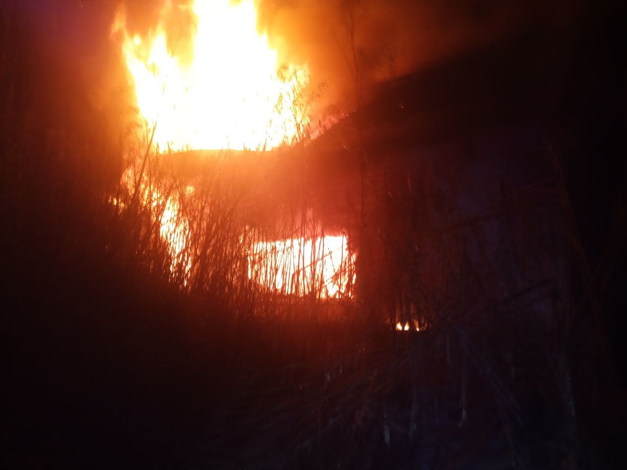 У Переяславі горів будинок: деталі пожежі (фото та відео)
