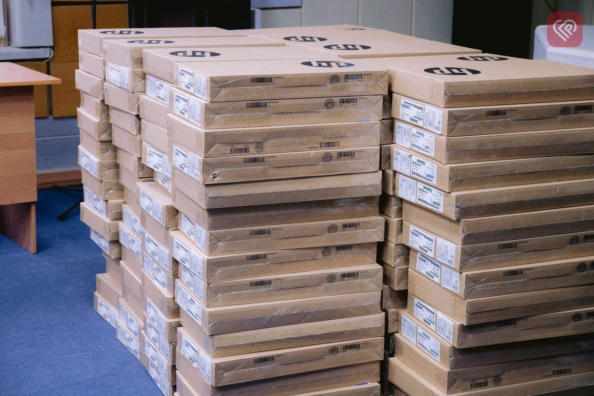 Педагоги Переяславської громади отримали 135 ноутбуків для проведення дистанційних навчань