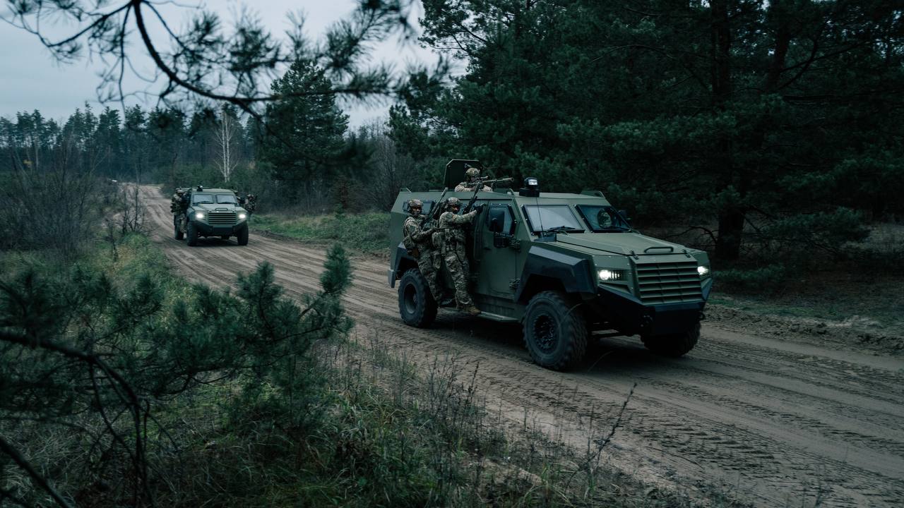 «Наша перемога здобувається силою зброї та силою духу»: Зеленський опублікував добірку фото незламних українців