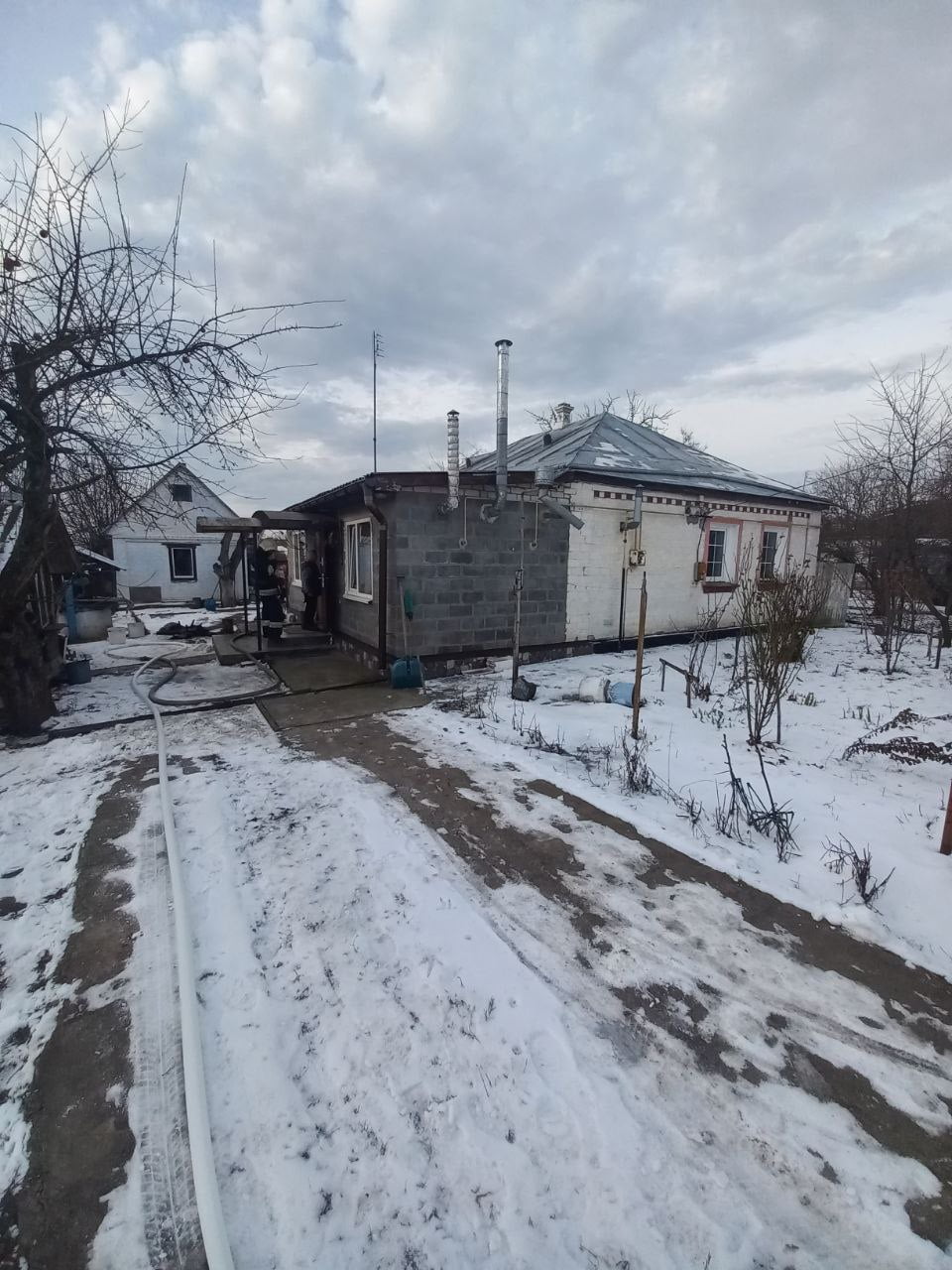 Пожежа на Переяславщині: горіла підвісна стеля (фото з місця подій)
