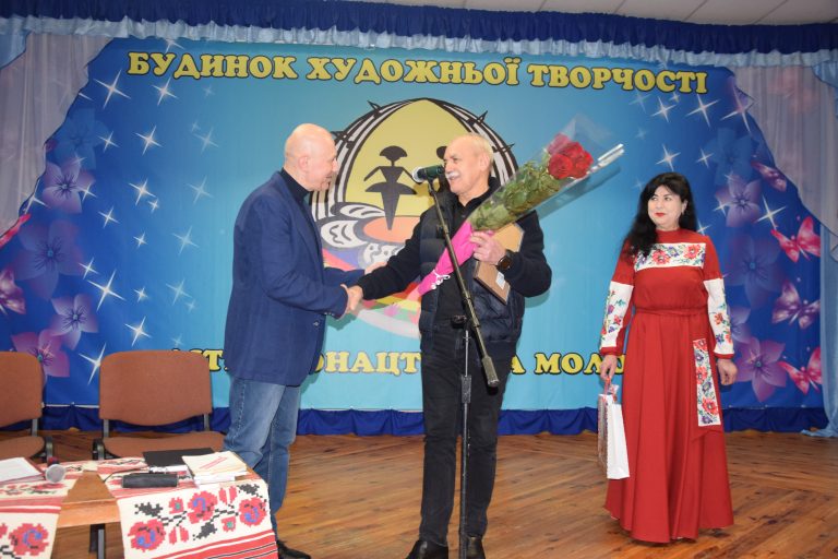У Переяславі відбувся творчий вечір поета Олександра Матвієнка: зібрані кошти направлять на потреби ЗСУ
