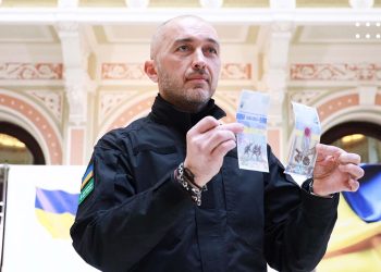 В Україні з'явилася вертикальна банкнота: що відомо про нову купюру
