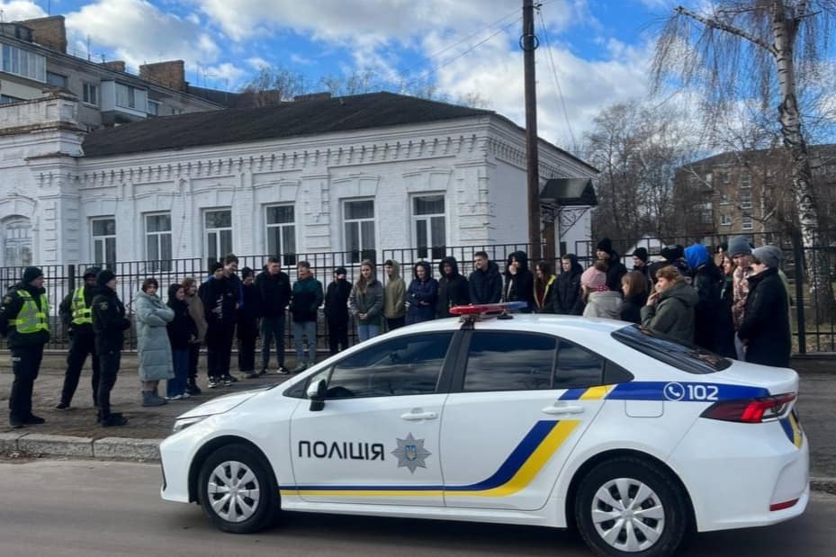 Дільничий офіцер поліції Переяслава провів профілактичну лекцію в одній з гімназій міста