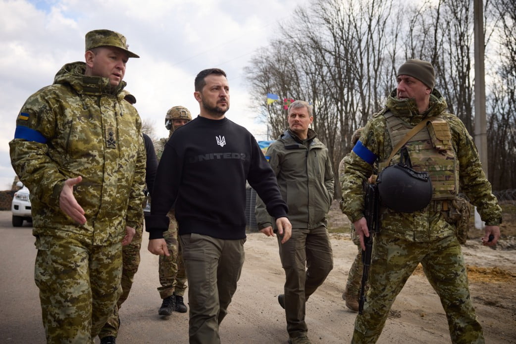 Президент України Володимир Зеленський у межах робочої поїздки на Сумщину перевірив, як здійснюється охорона державного кордону з росією