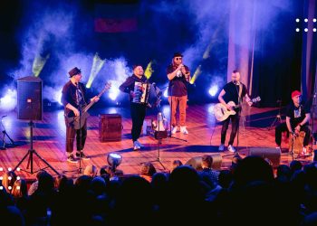 Запальні та харизматичні KOZAK SYSTEM дали благодійний концерт в університеті Переяслава: великий фоторепортаж Proslav