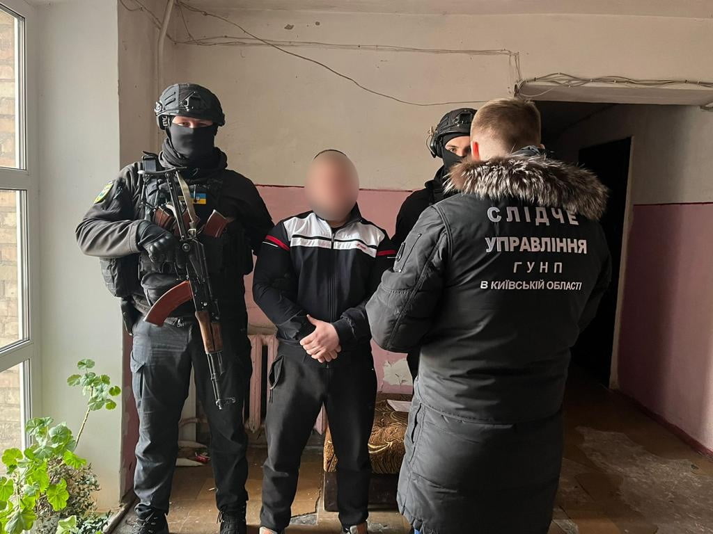 Поліцейські Київщини перекрили канал збуту зброї та наркотиків