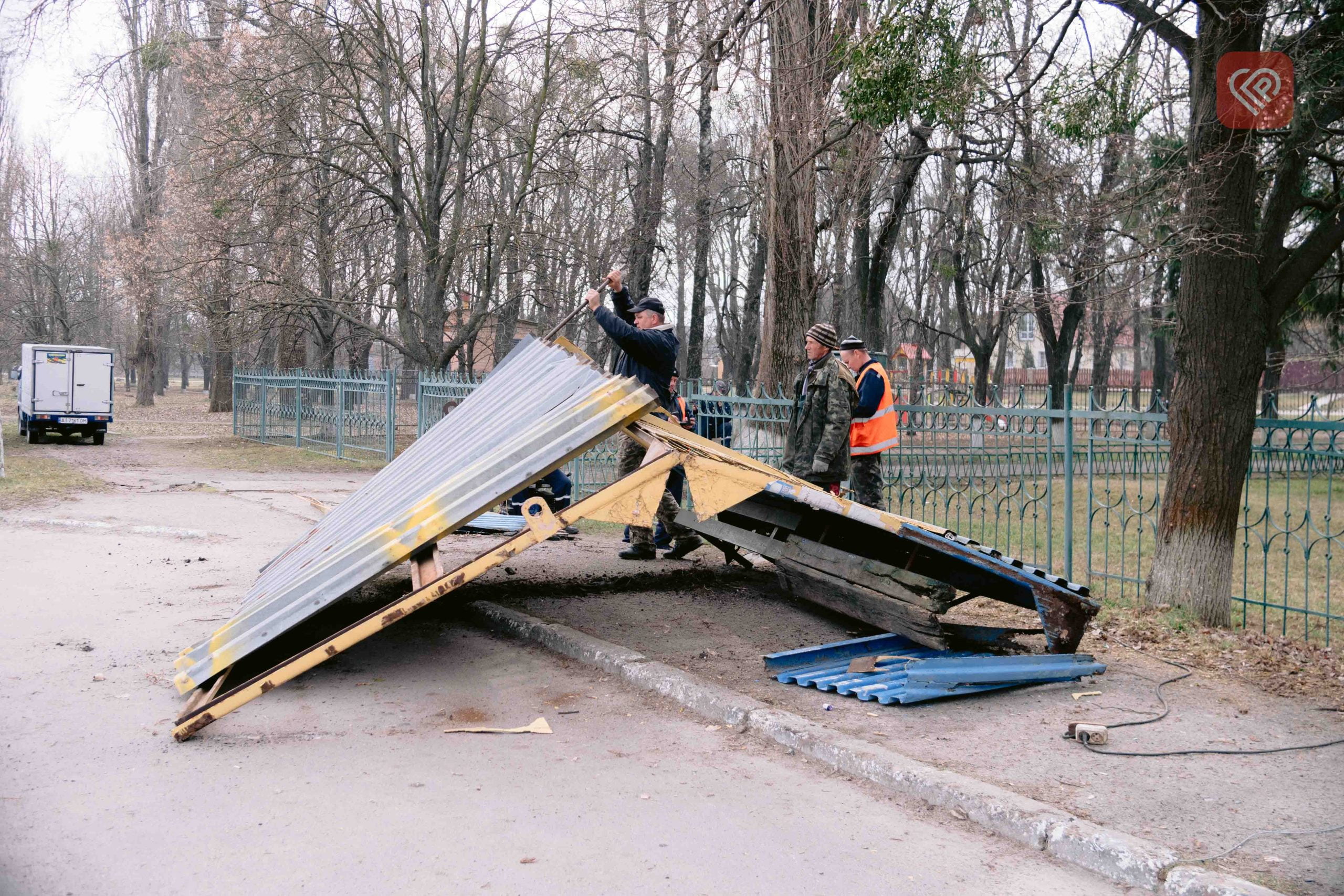 У Переяславі відбулись роботи по благоустрою: висаджували кущі, прибирали парк Шевченка та облаштовували зелену зону вздовж вулиці Богдана Хмельницького