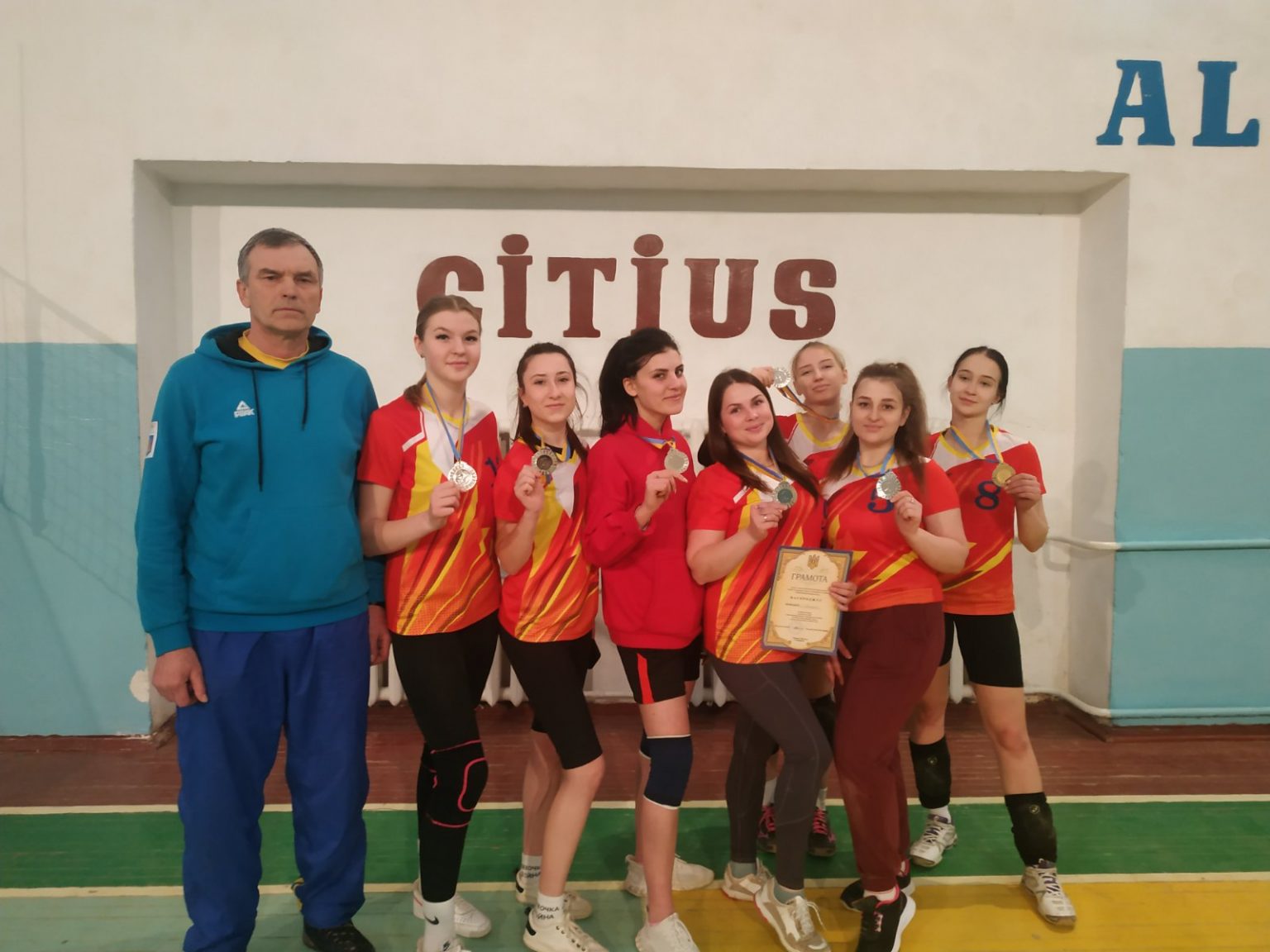 Напередодні 8 березня у Переяславському ЦПТО змагались жіночі команди з волейболу: хто виборов перехідний кубок