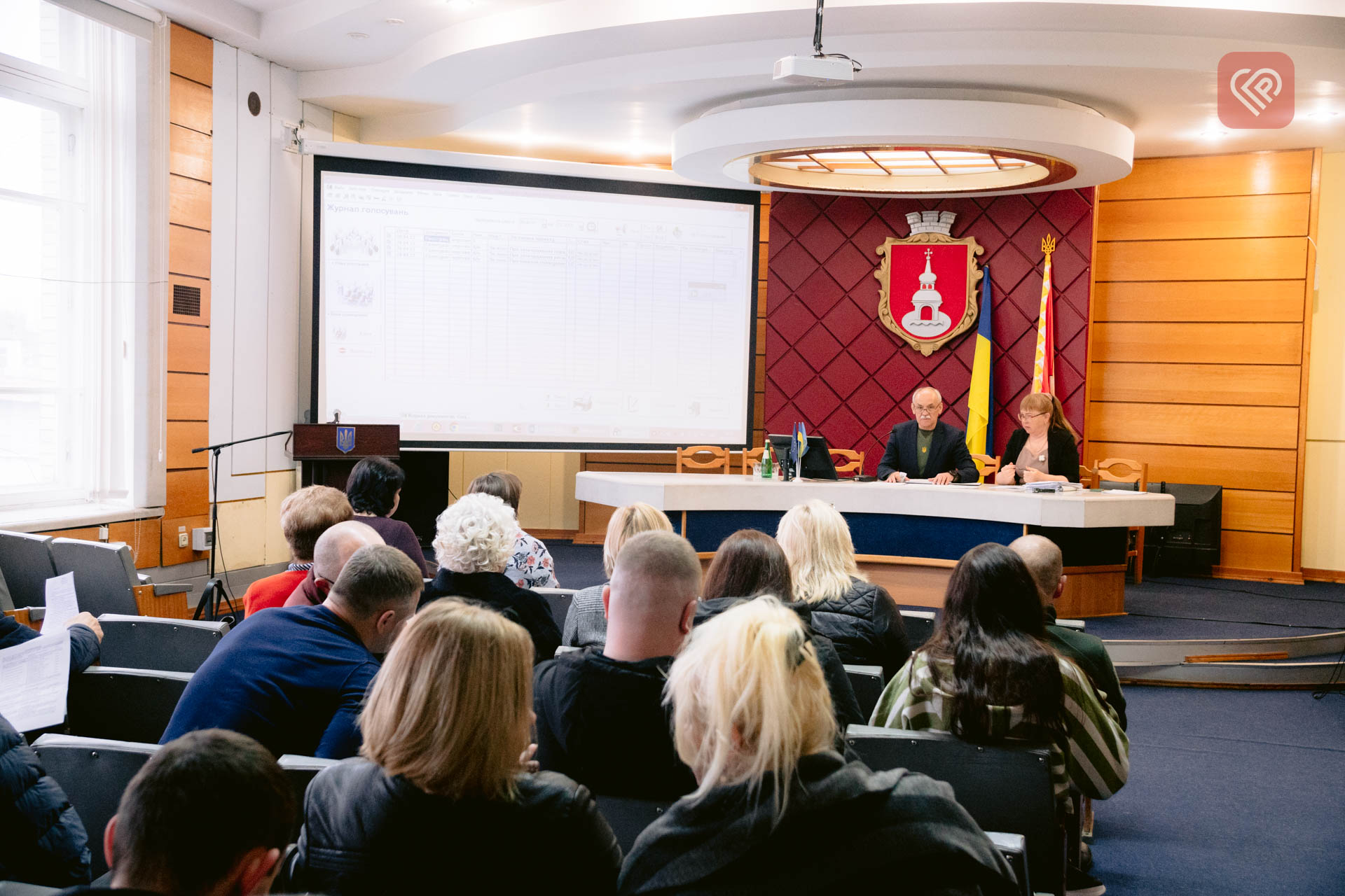 На сесії Переяславської міської ради розглянули питання заборони реалізації штучних пластмасових квітів по всій громаді: що вирішили