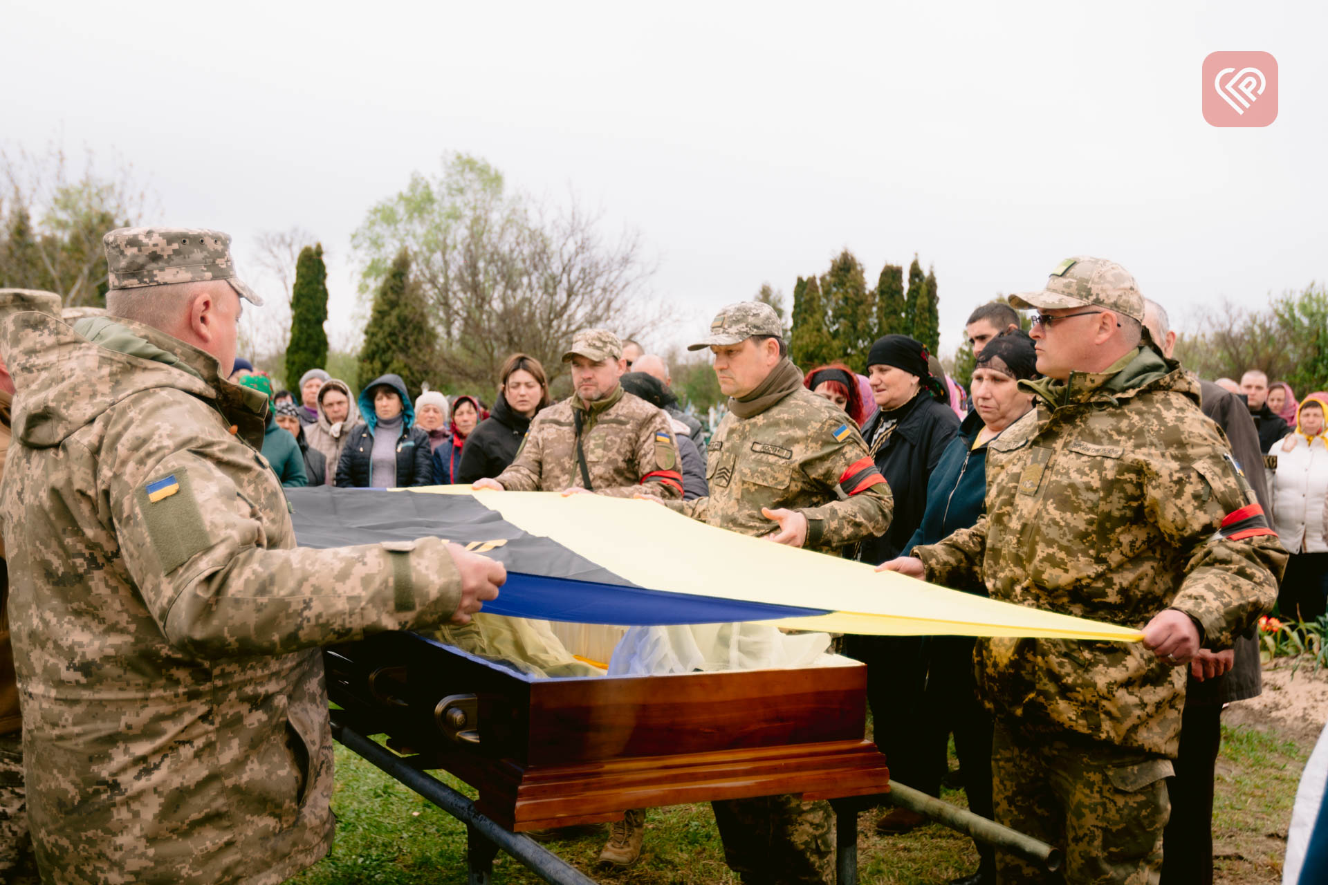 У Переяславі та Єрківцях люди провели в останній шлях воїна Віталія Михальчишина: він помер унаслідок травм отриманих при виконанні бойового завдання