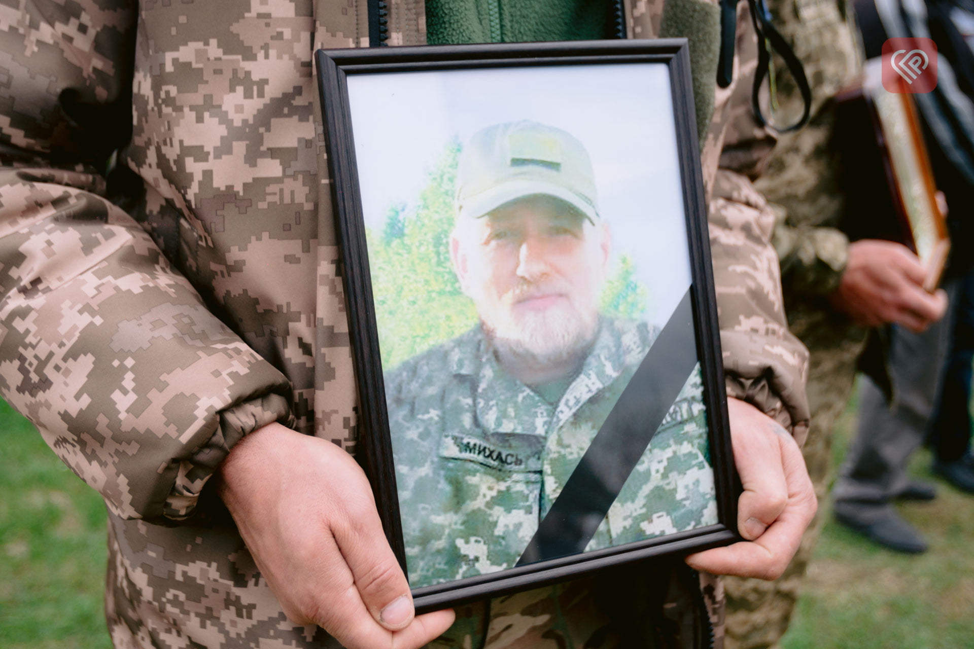 У Переяславі та Єрківцях люди провели в останній шлях воїна Віталія Михальчишина: він помер унаслідок травм отриманих при виконанні бойового завдання