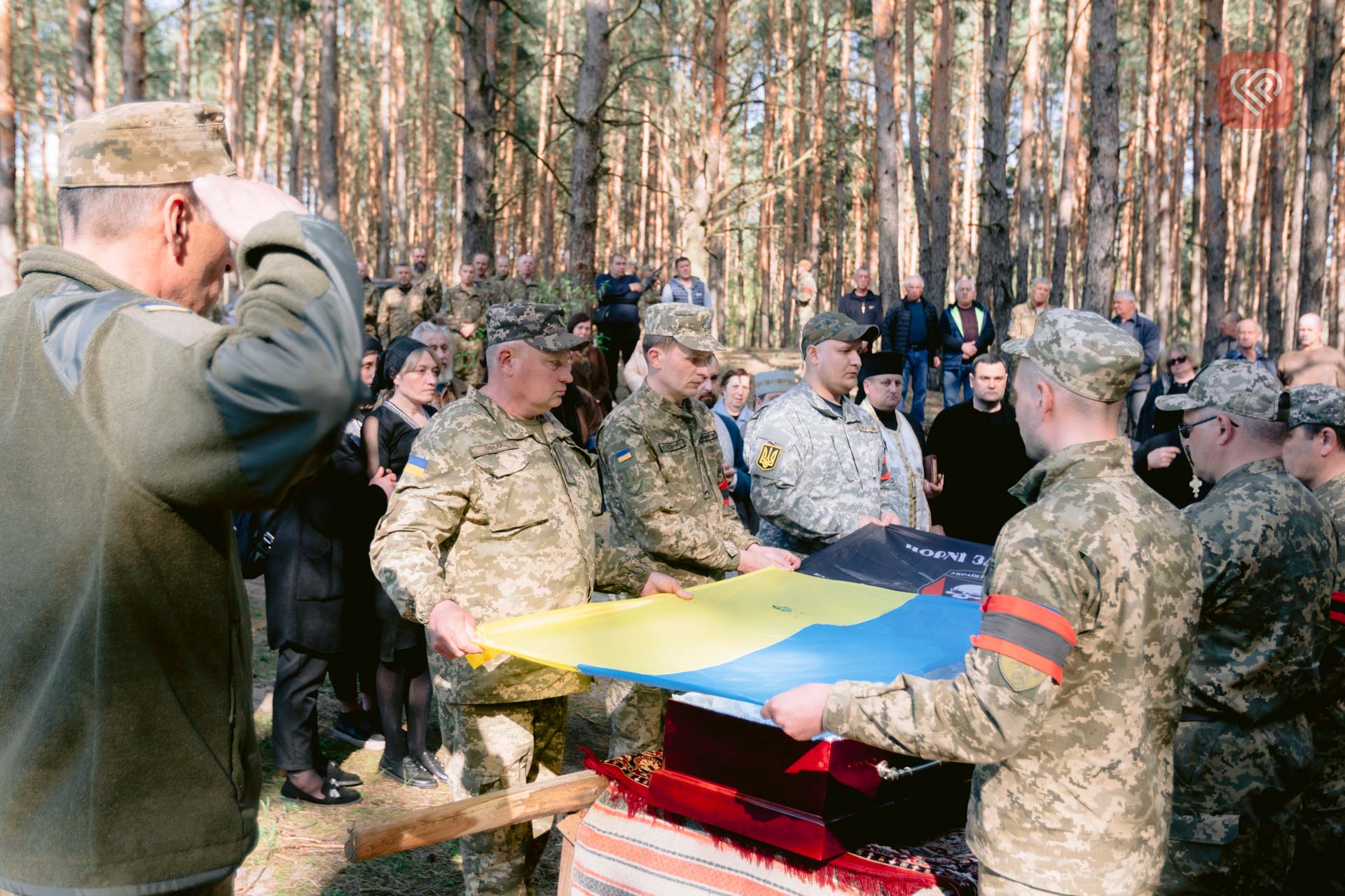 У Переяславі та Стовп’ягах велелюдно попрощалися із полеглим захисником Андрієм Блажченком