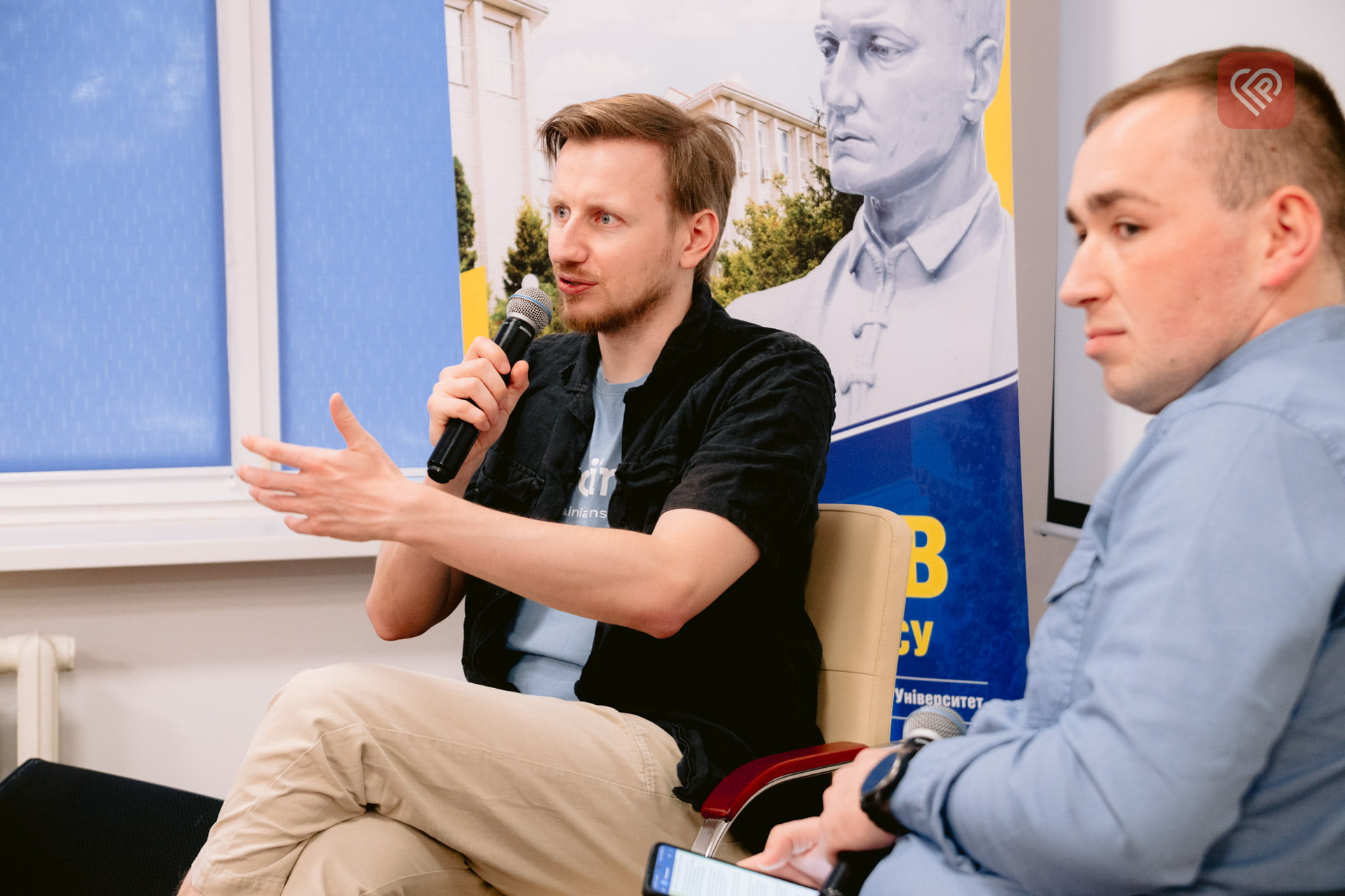 в рамках проєкту «Платформа можливостей», відбулася розмова з Богданом Логвиненком – засновником та автором проєкту «Ukraїner», відомим блогером, журналістом, письменником, публіцистом та мандрівником