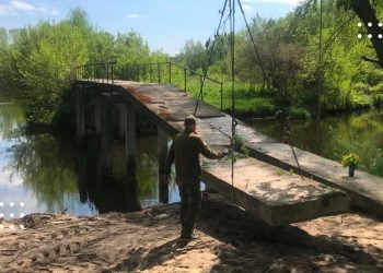 Не словом, а ділом: переяславські активісти відремонтували міст через річку Трубіж у мікрорайоні Лагері