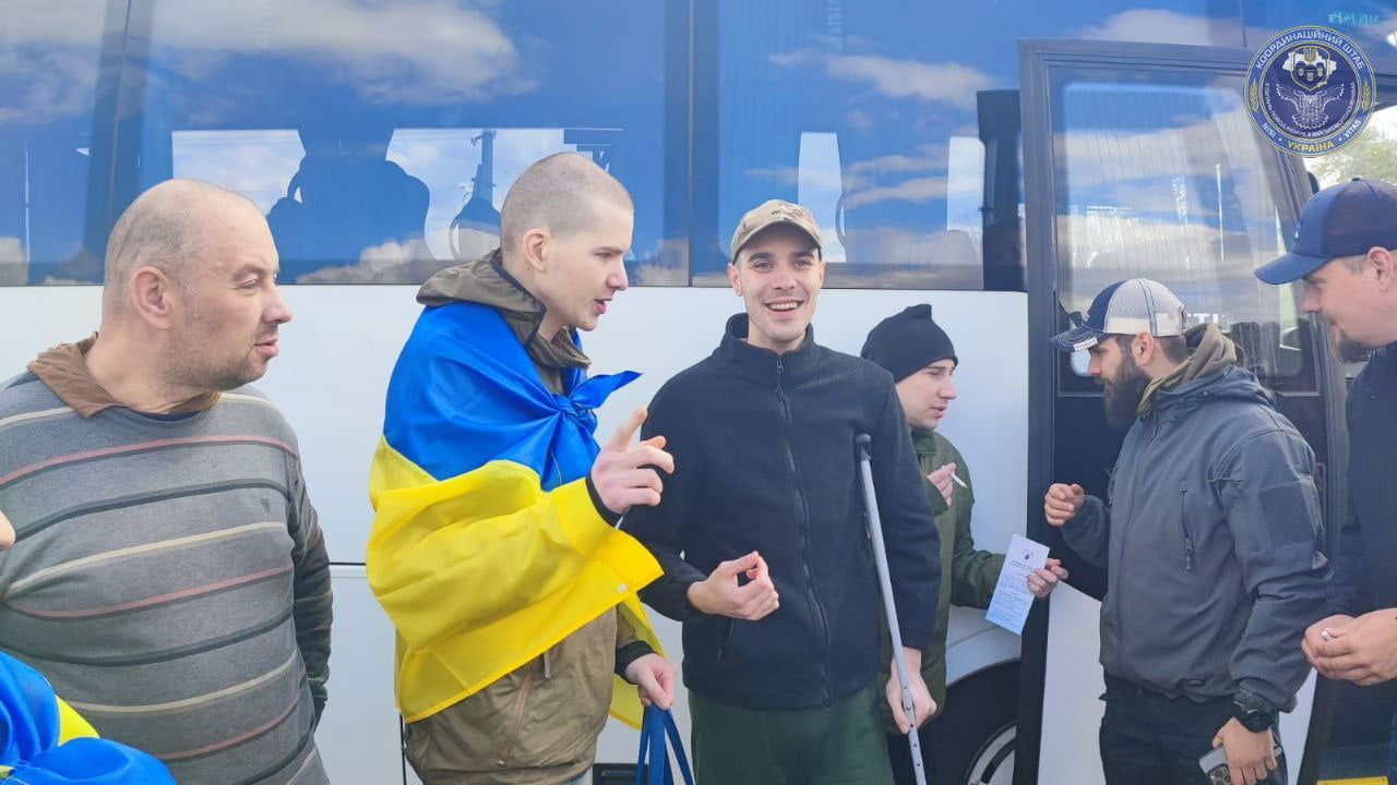 Ще 45 українських Оборонців повернулося з полону: серед них учасник легендарної «вертолітної» місії ГУР МО