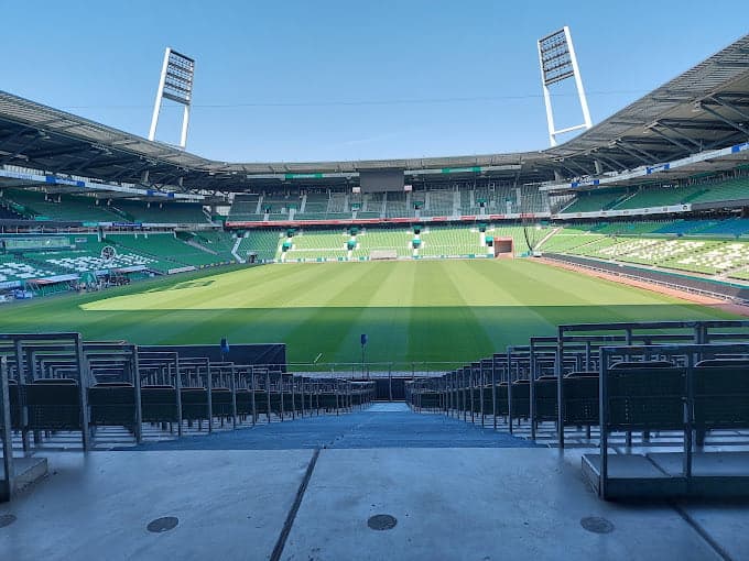 Везерштадіон – футбольний стадіон у місті Бремен, Німеччина.