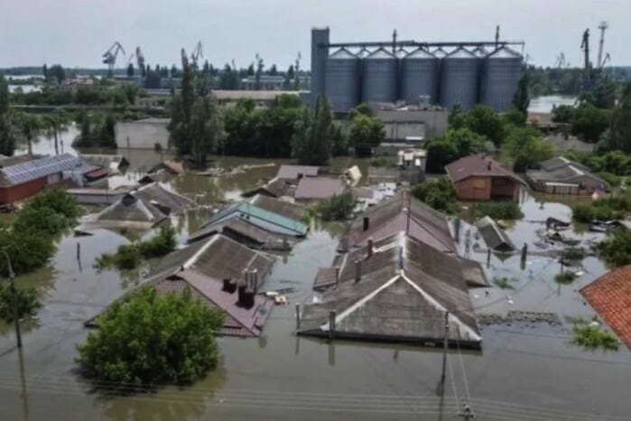 Російські окупанти не дозволяють волонтерам надавати допомогу постраждалим у затоплених Олешках – інтерв’ю з мешканкою міста