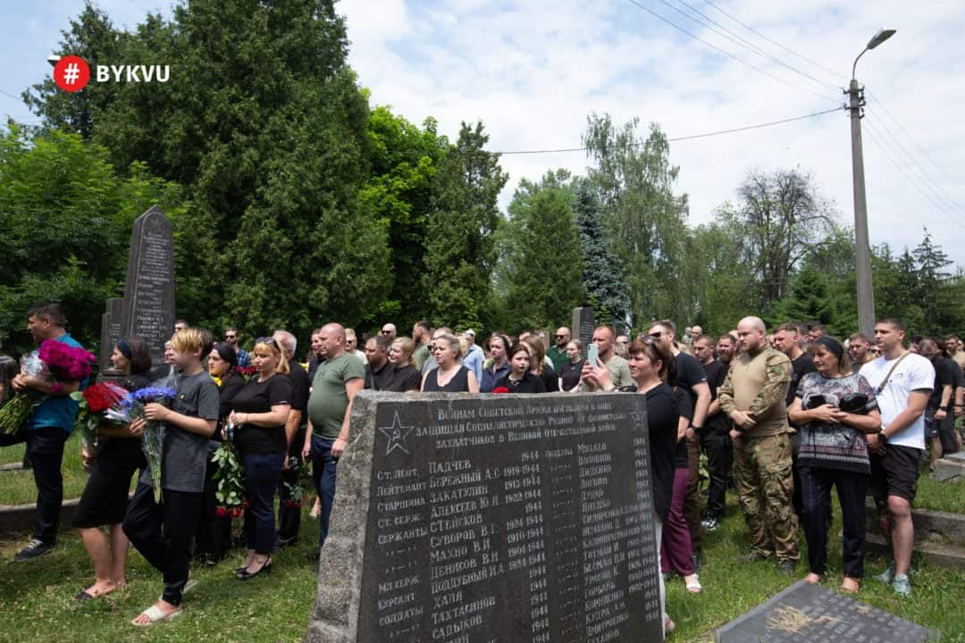 У Києві попрощались з уродженцем Переяславщини військовослужбовцем полку «Азов» Олегом Садиком