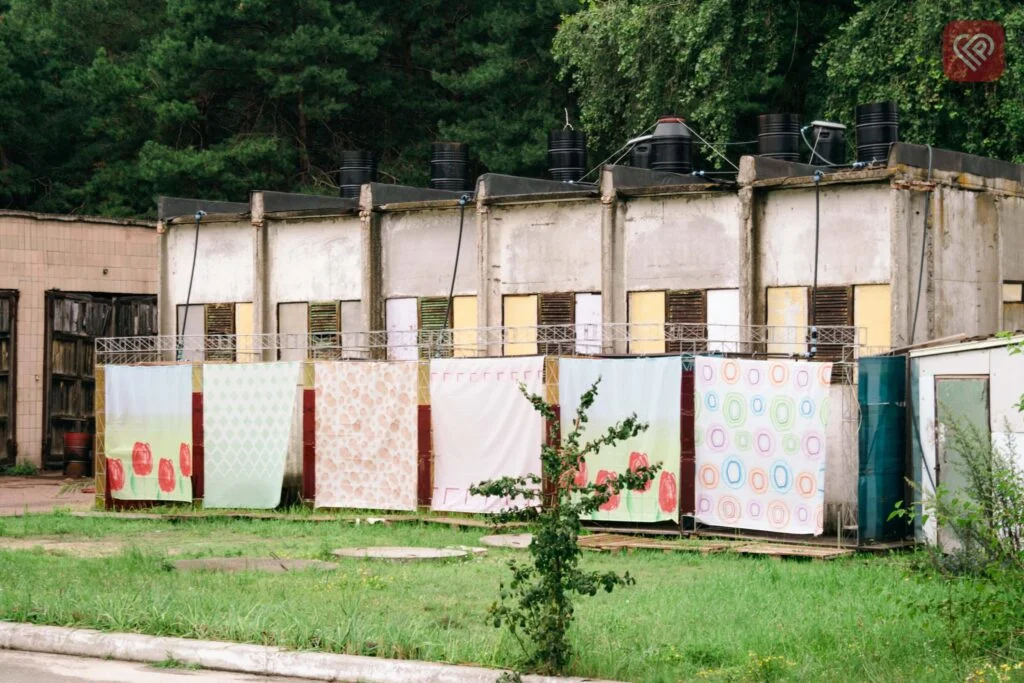 Що відбувається у таборі «Славутич»: людей виганяють чи переселяють