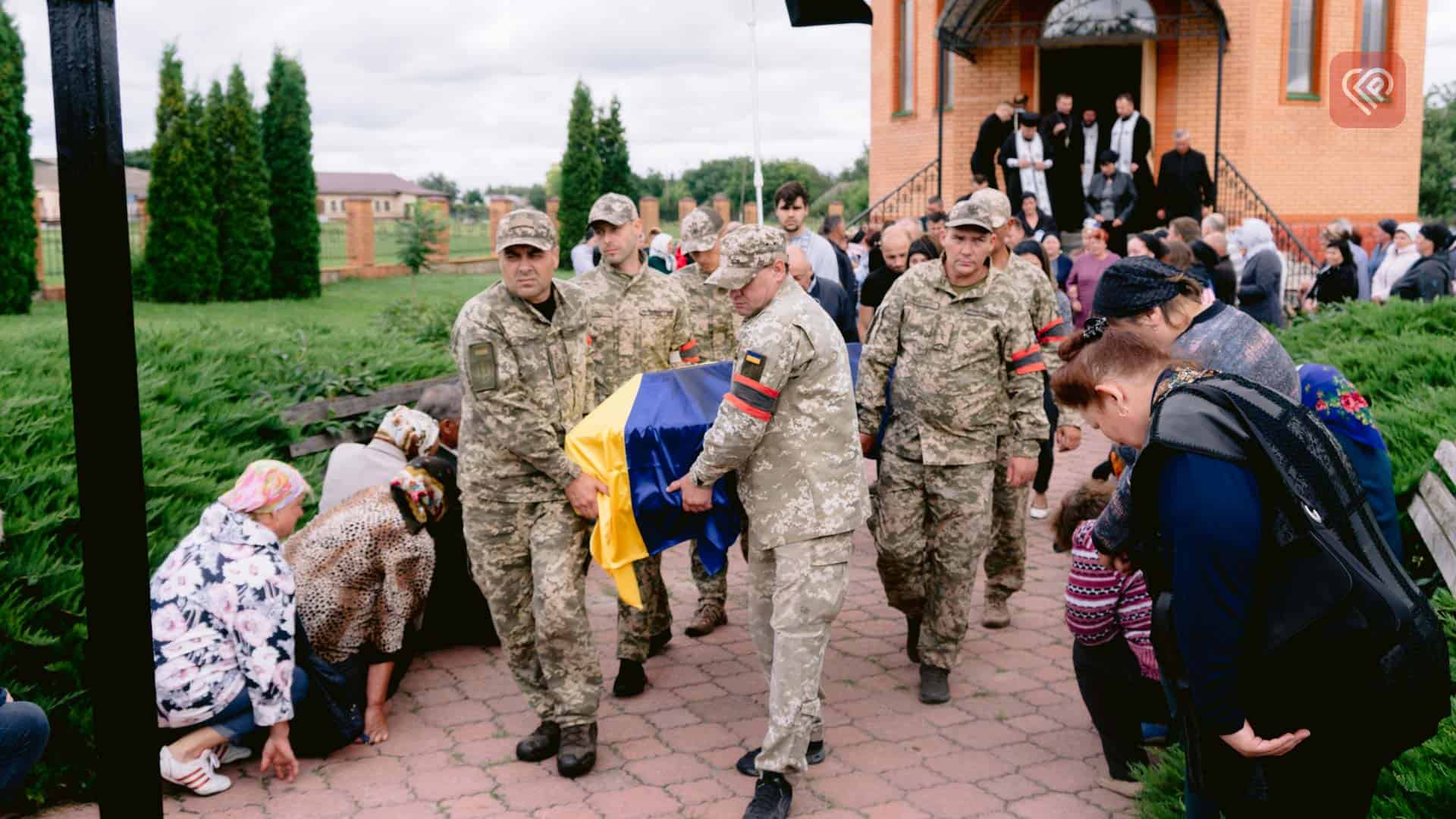 На Переяславщині попрощалися з бойовим медиком Олександром Овдієнком: він загинув евакуюючи поранених побратимів