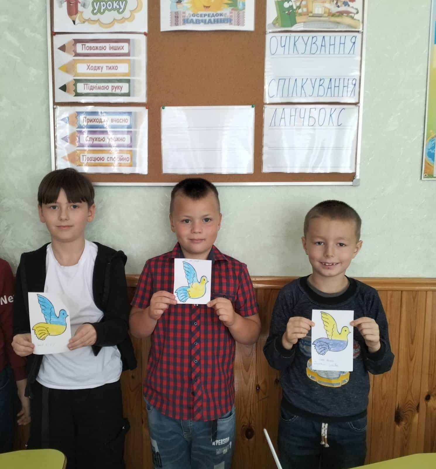 Переяславські школярі відзначили День миру патріотичною ходою та флешмобами