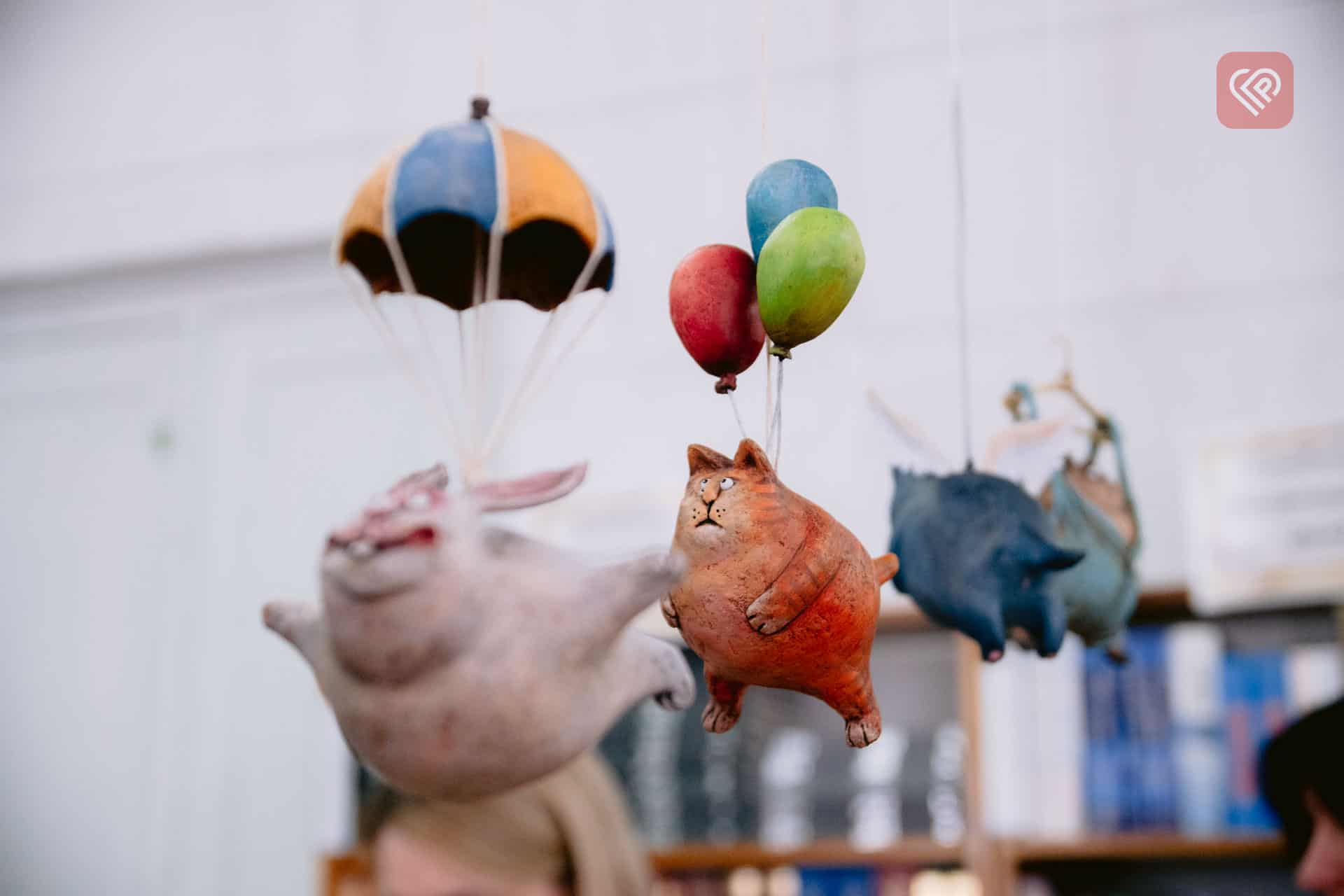 У Переяславі відкрили виставку авторських ляльок-котиків – героїв казкових історій