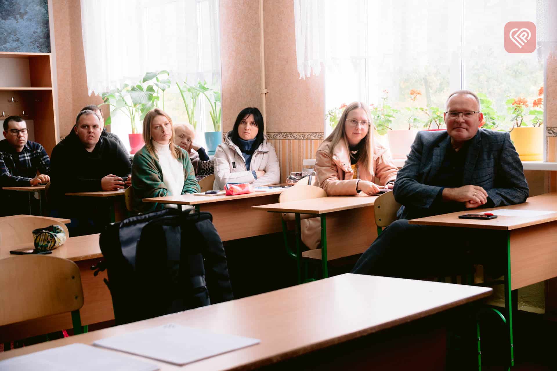 У переяславській гімназії представник фонду Маші Єфросиніної навчав педагогів надавати психологічну допомогу