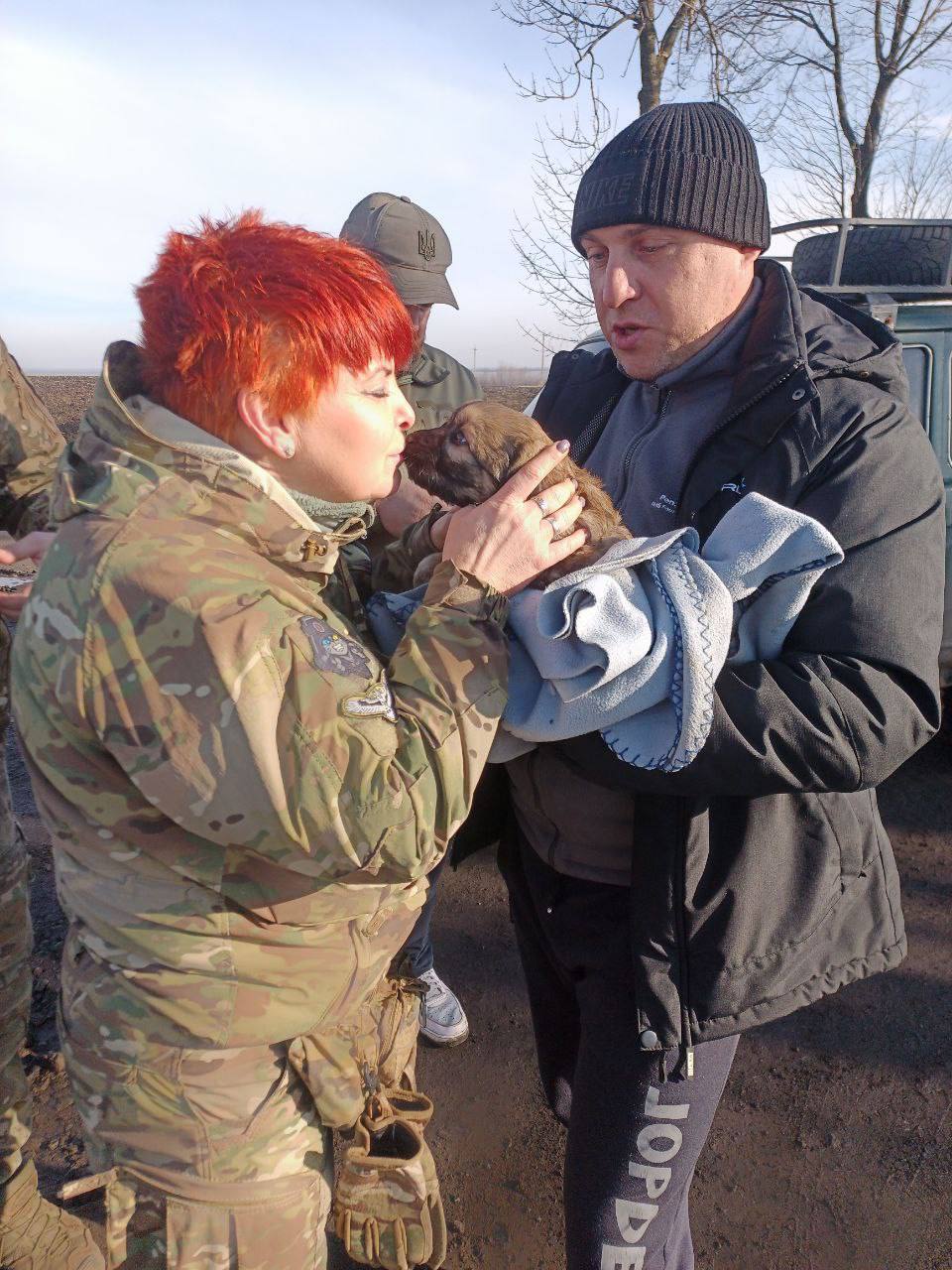 Новорічний стіл на фронті: переяславці передали воїнам олів'є, оселедець під шубою, мандарини й цукерки