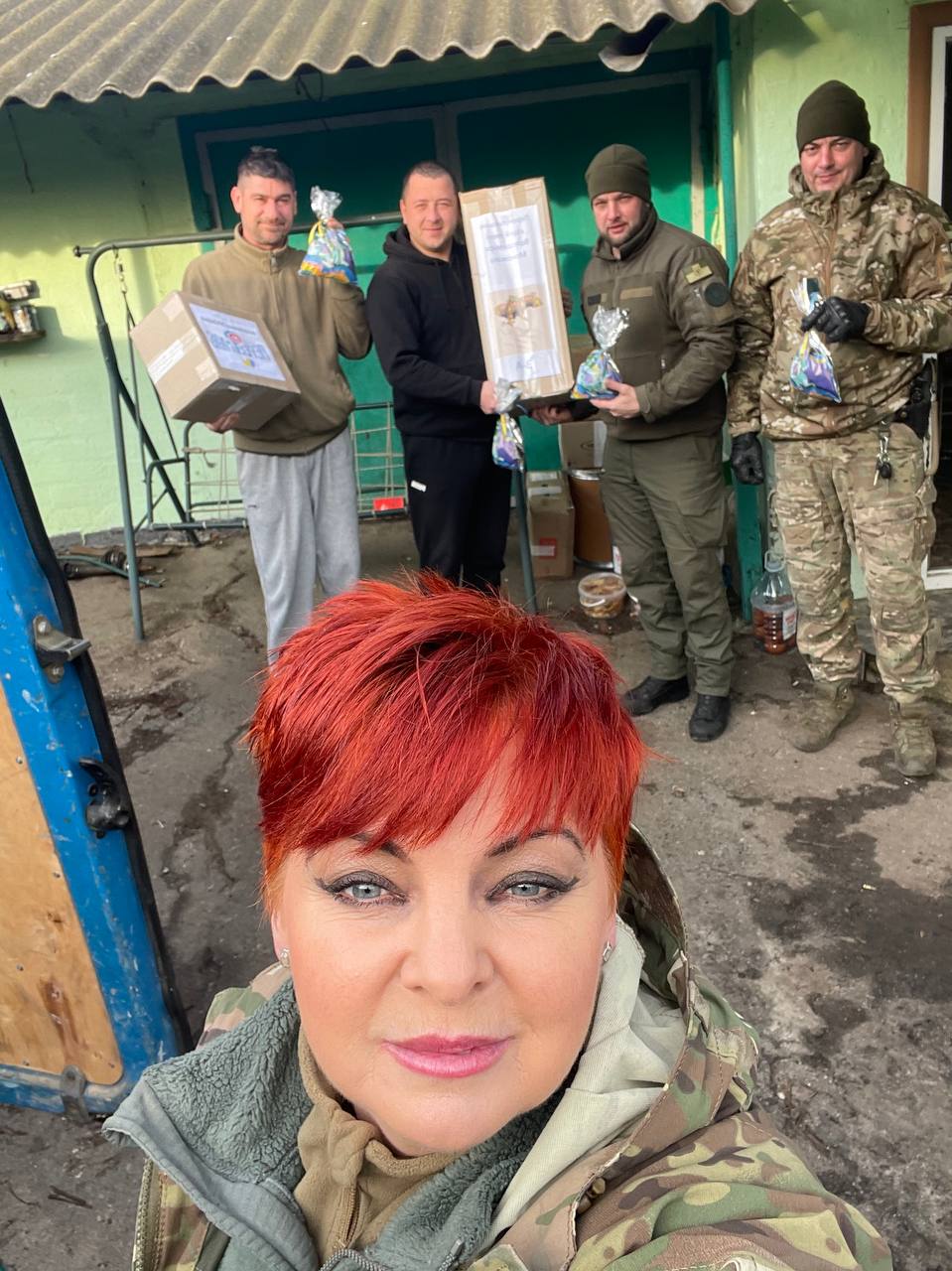 Новорічний стіл на фронті: переяславці передали воїнам олів'є, оселедець під шубою, мандарини й цукерки