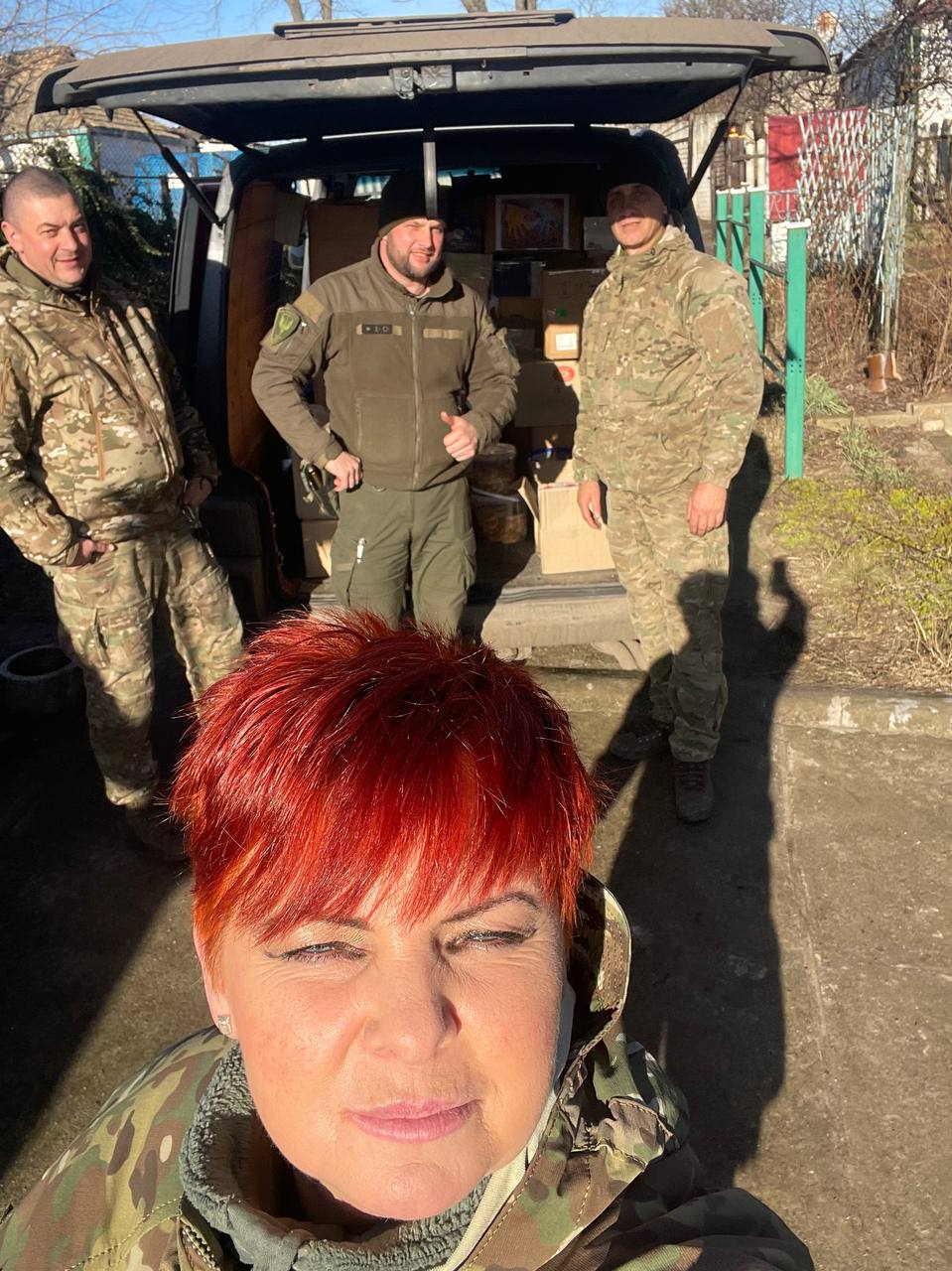 Новорічний стіл на фронті: переяславці передали воїнам олів'є, оселедець під шубою, мандарини й цукерки