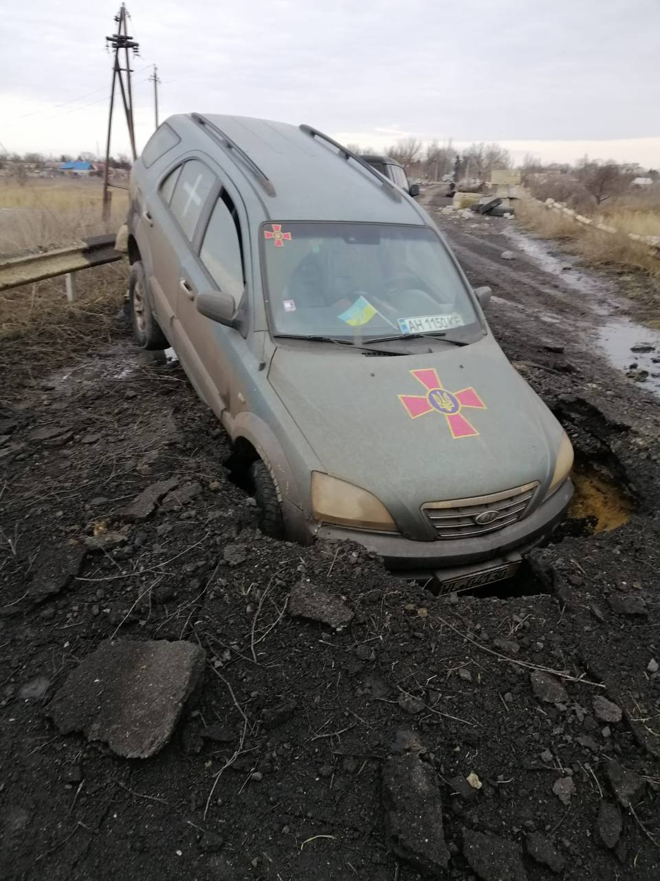 Новорічний стіл на фронті: переяславці передали воїнам олів'є, оселедець під шубою, мандарини й цукерки