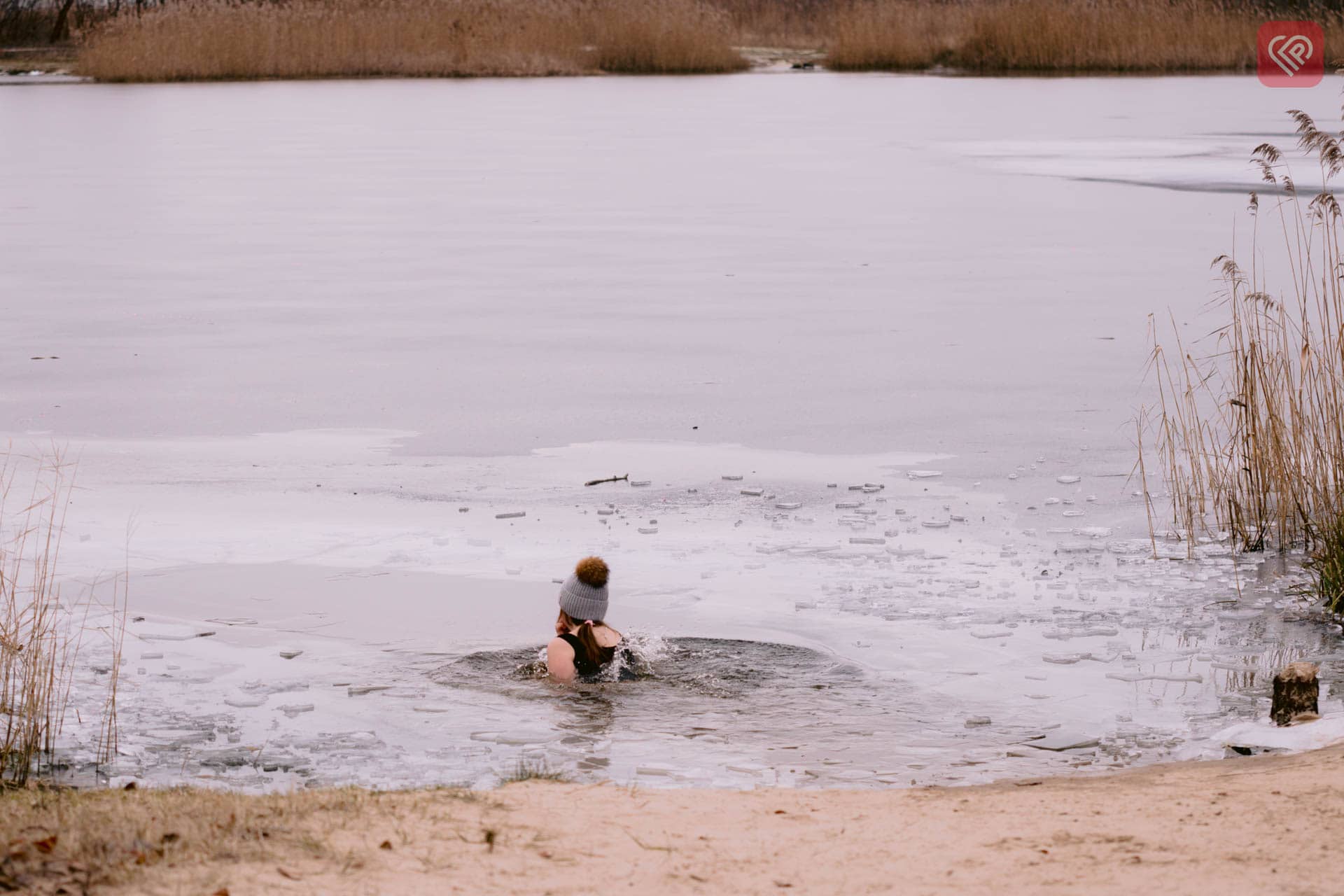 Переяславці підтримали святкування Водохреща 6 січня і скупалися в крижаній воді