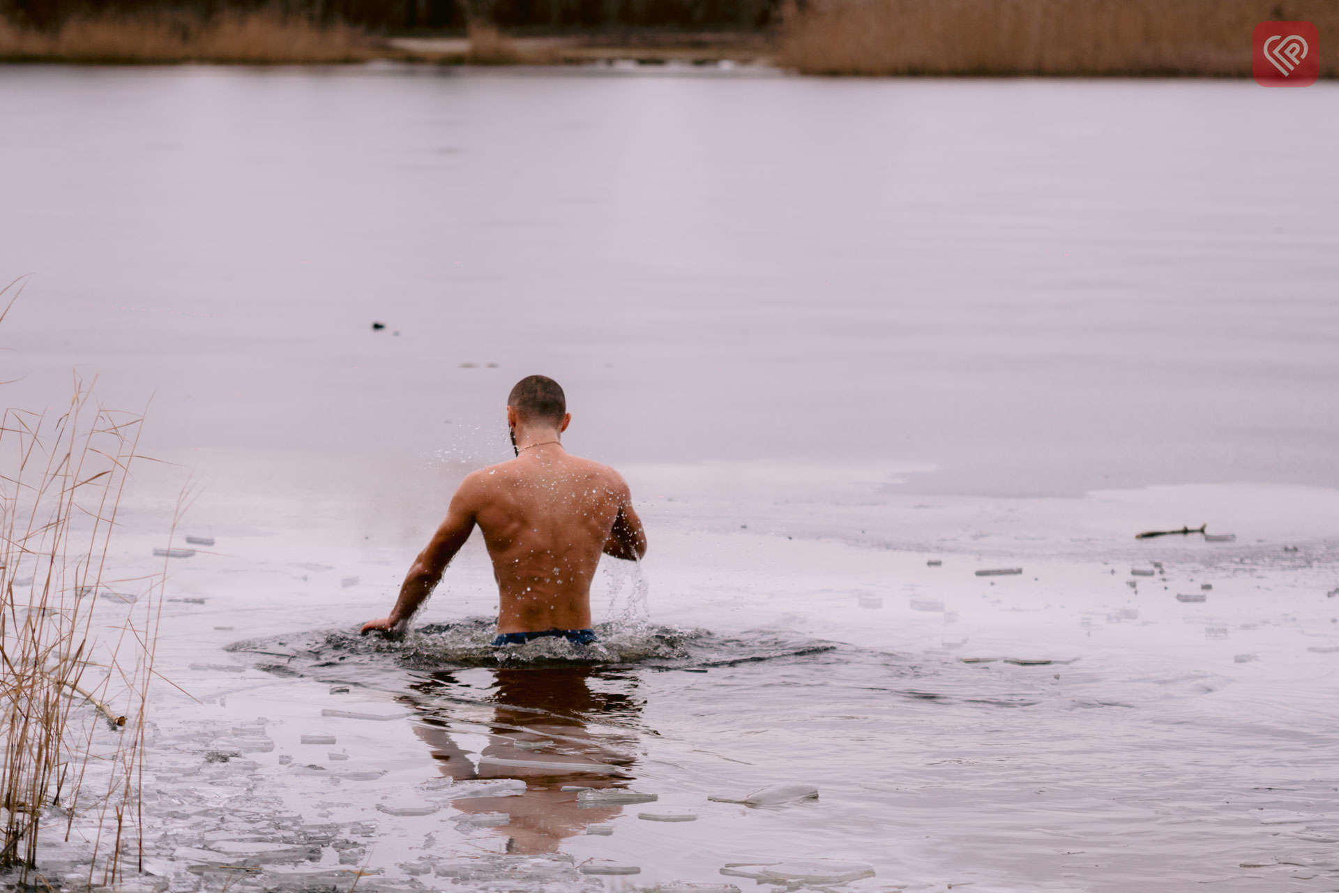 Переяславці підтримали святкування Водохреща 6 січня і скупалися в крижаній воді