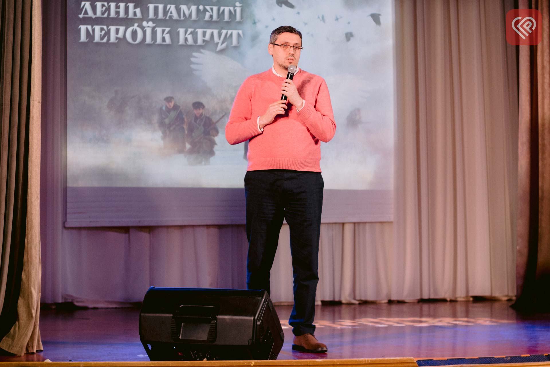 У Переяславі вшанували пам'ять Героїв Крут: молодь підготувала тематичні виступи, а школярам показали відеофрагменти з фільму