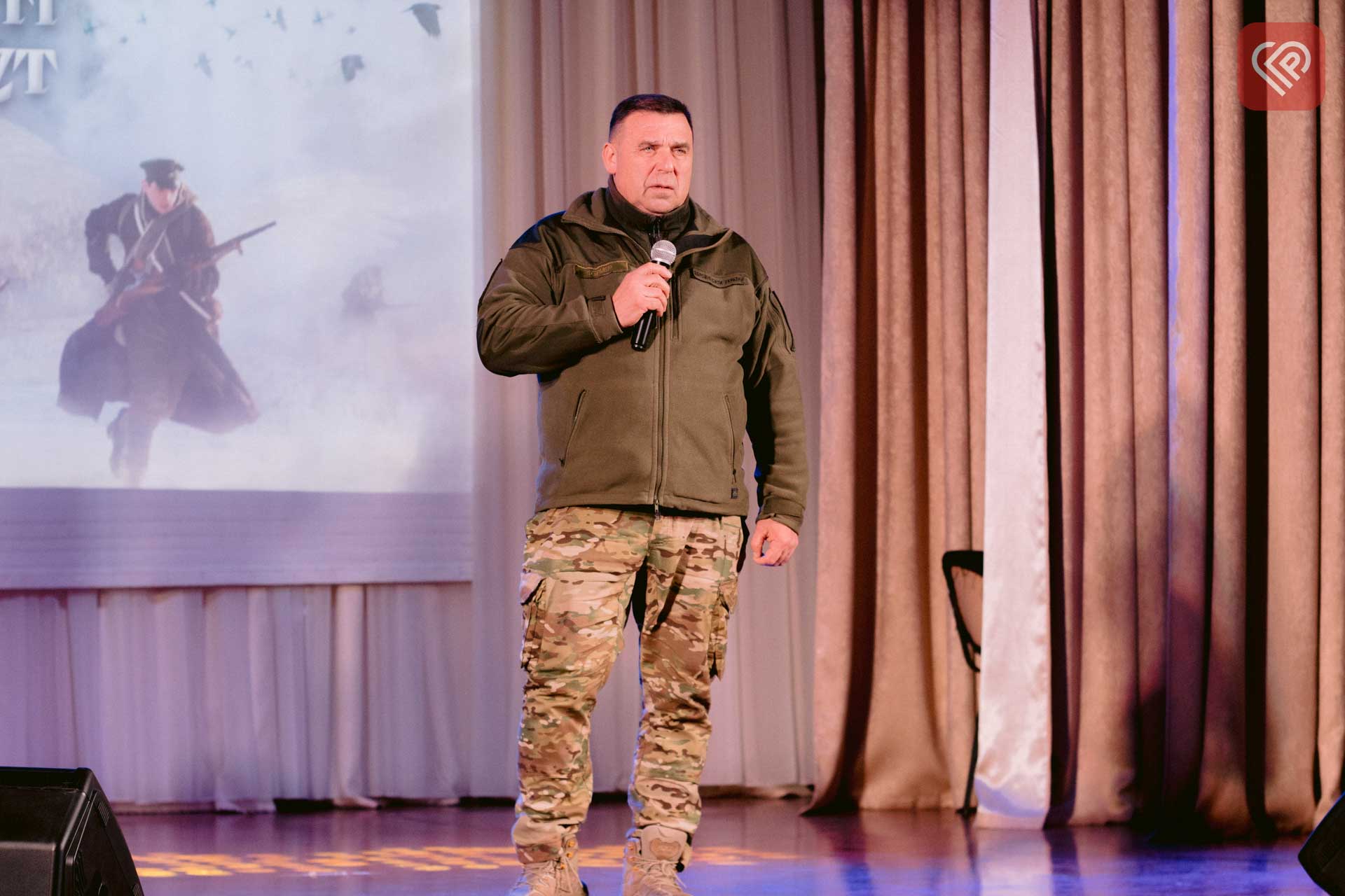 У Переяславі вшанували пам'ять Героїв Крут: молодь підготувала тематичні виступи, а школярам показали відеофрагменти з фільму