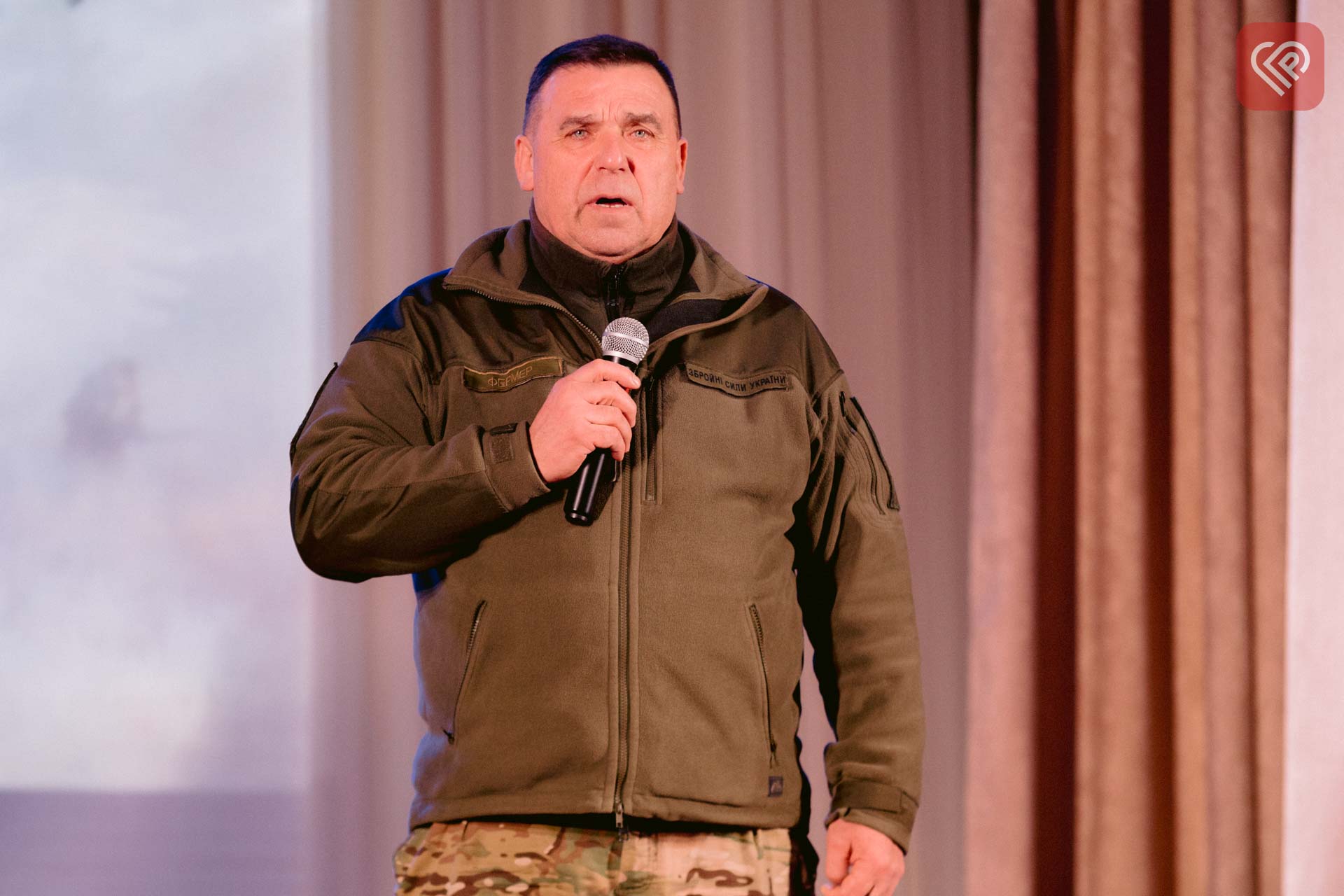 У Переяславі вшанували пам'ять Героїв Крут: молодь підготувала тематичні виступи, а школярам показали відеофрагменти з фільму