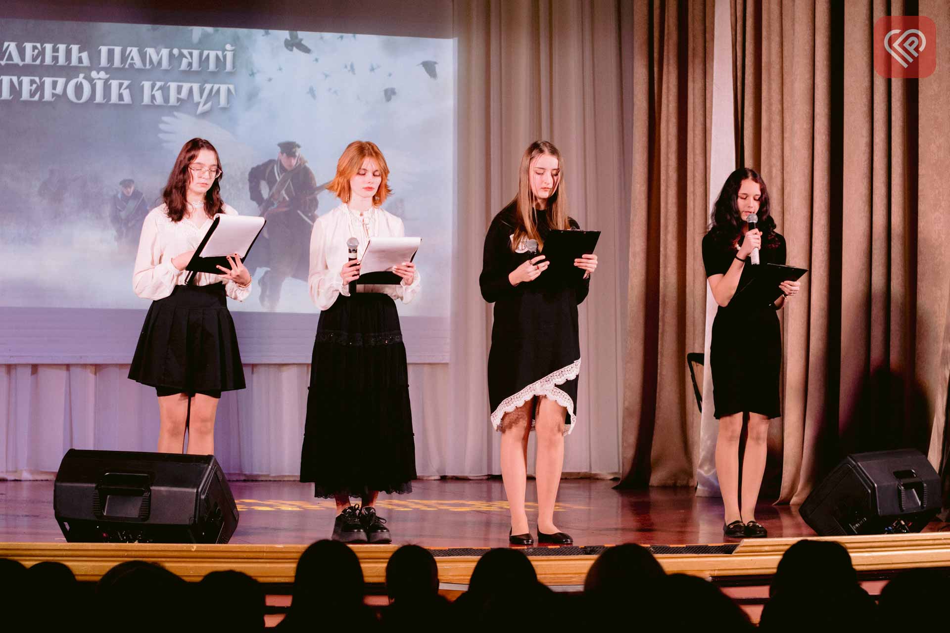 У Переяславі вшанували пам'ять Героїв Крут: молодь підготувала тематичні виступи, а школярам показали відеофрагменти з фільму