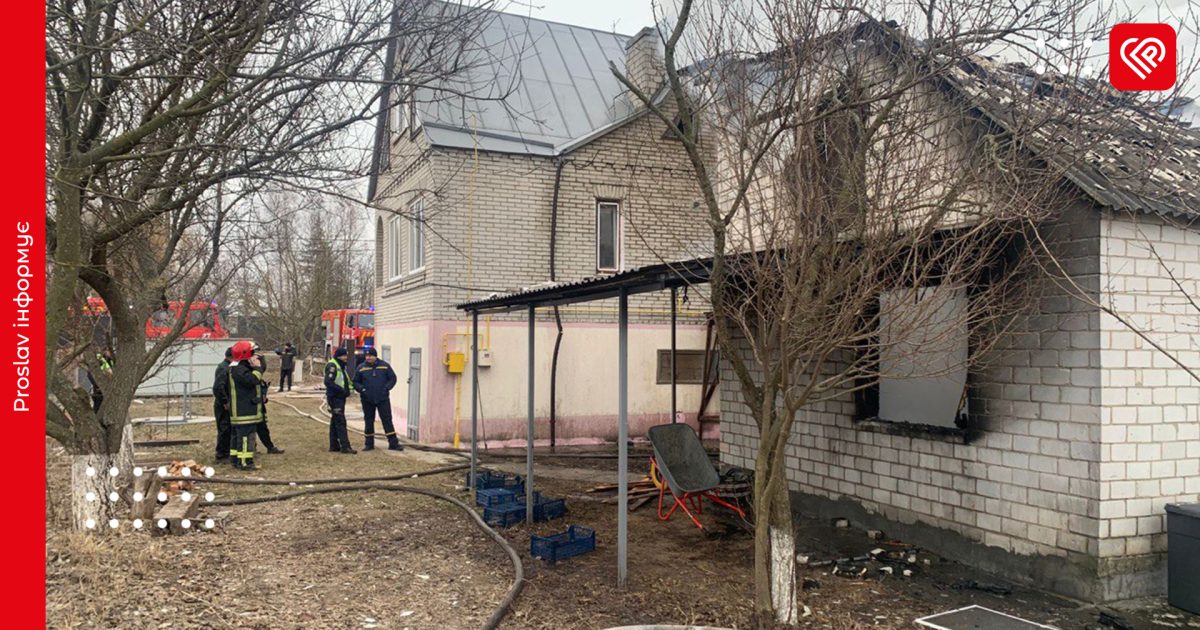 У Переяславі біля приватного будинку загорілася господарча будівля