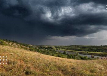 Вдень на Київщині можлива гроза та сильні пориви вітру: у гідрометцентрі зробили прогноз на 3 травня